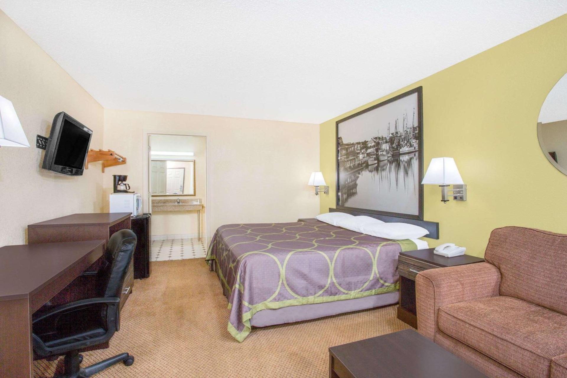 Super 8 by Wyndham Sumter photo 6