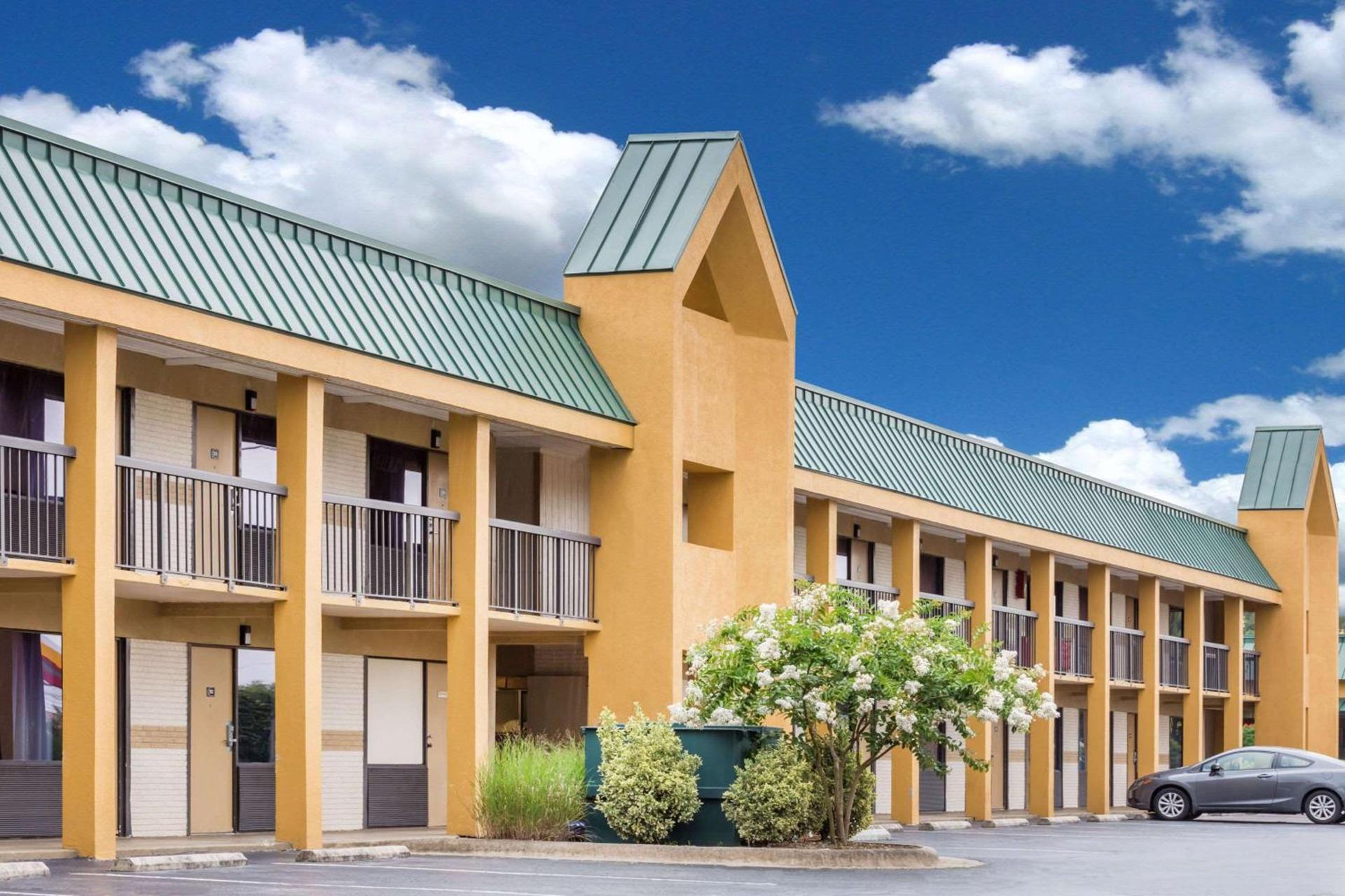 Super 8 by Wyndham Garysburg/Roanoke Rapids photo 1