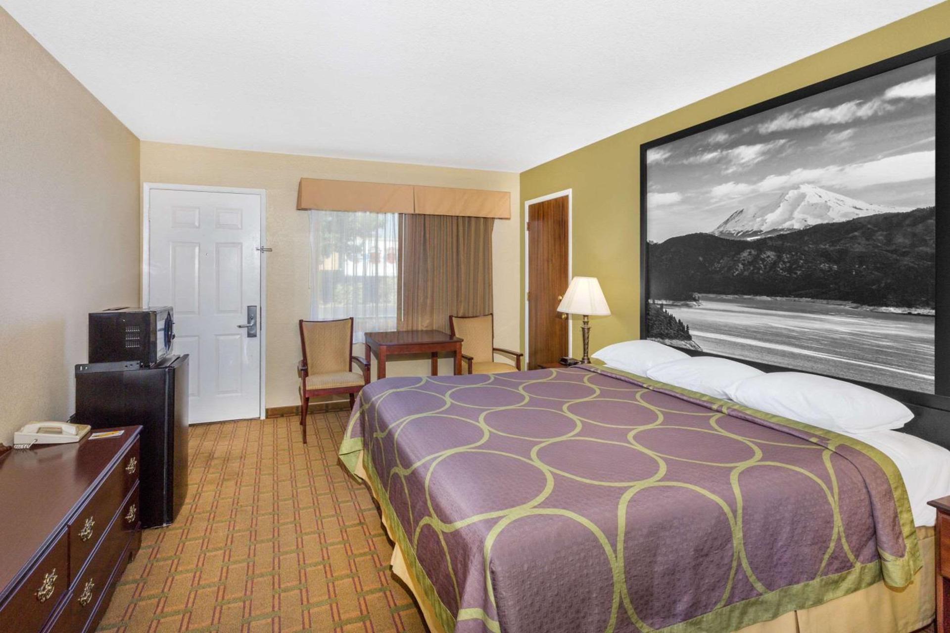Super 8 by Wyndham Corning photo 6