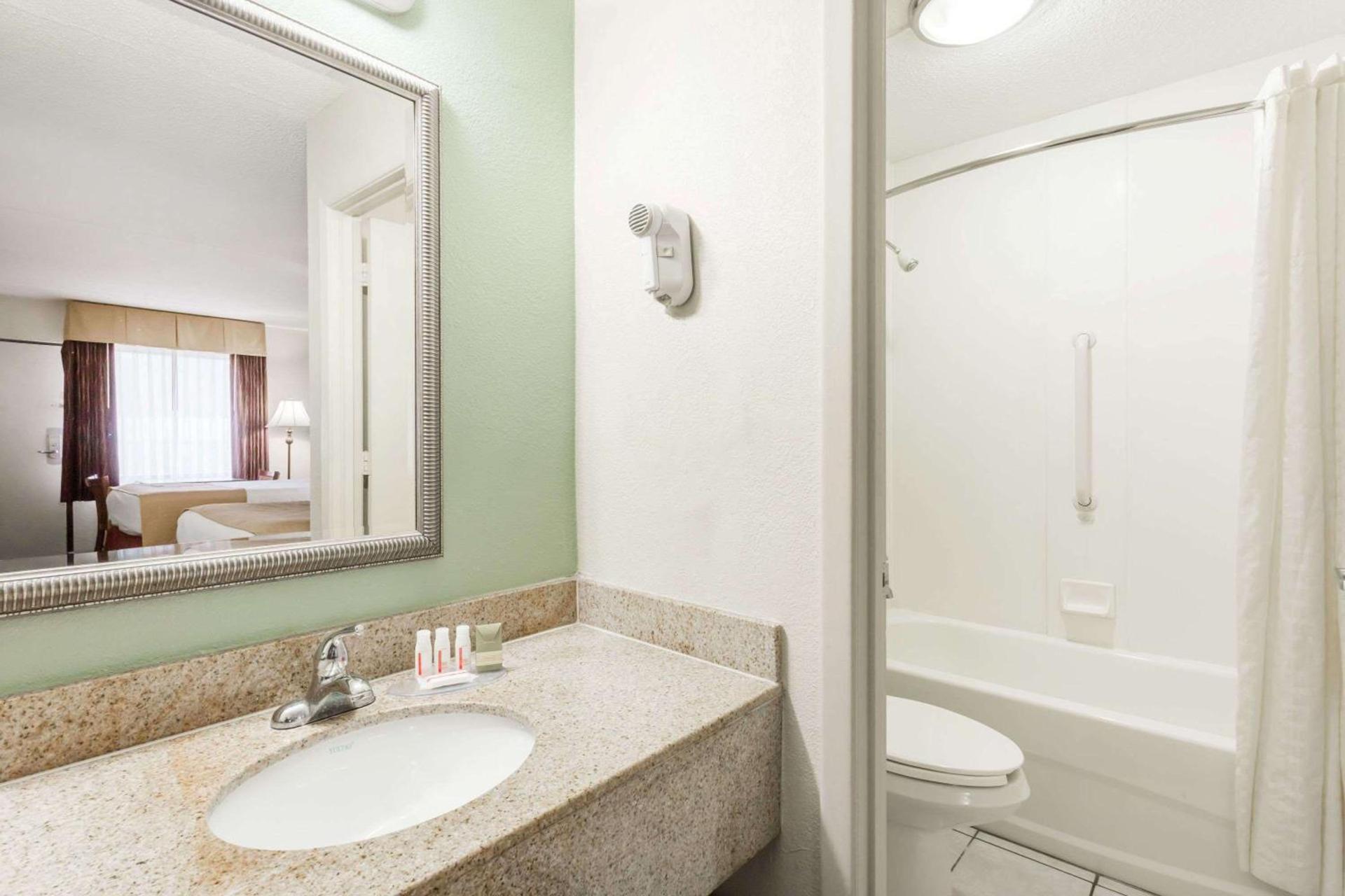 Super 8 by Wyndham Garysburg/Roanoke Rapids photo 10