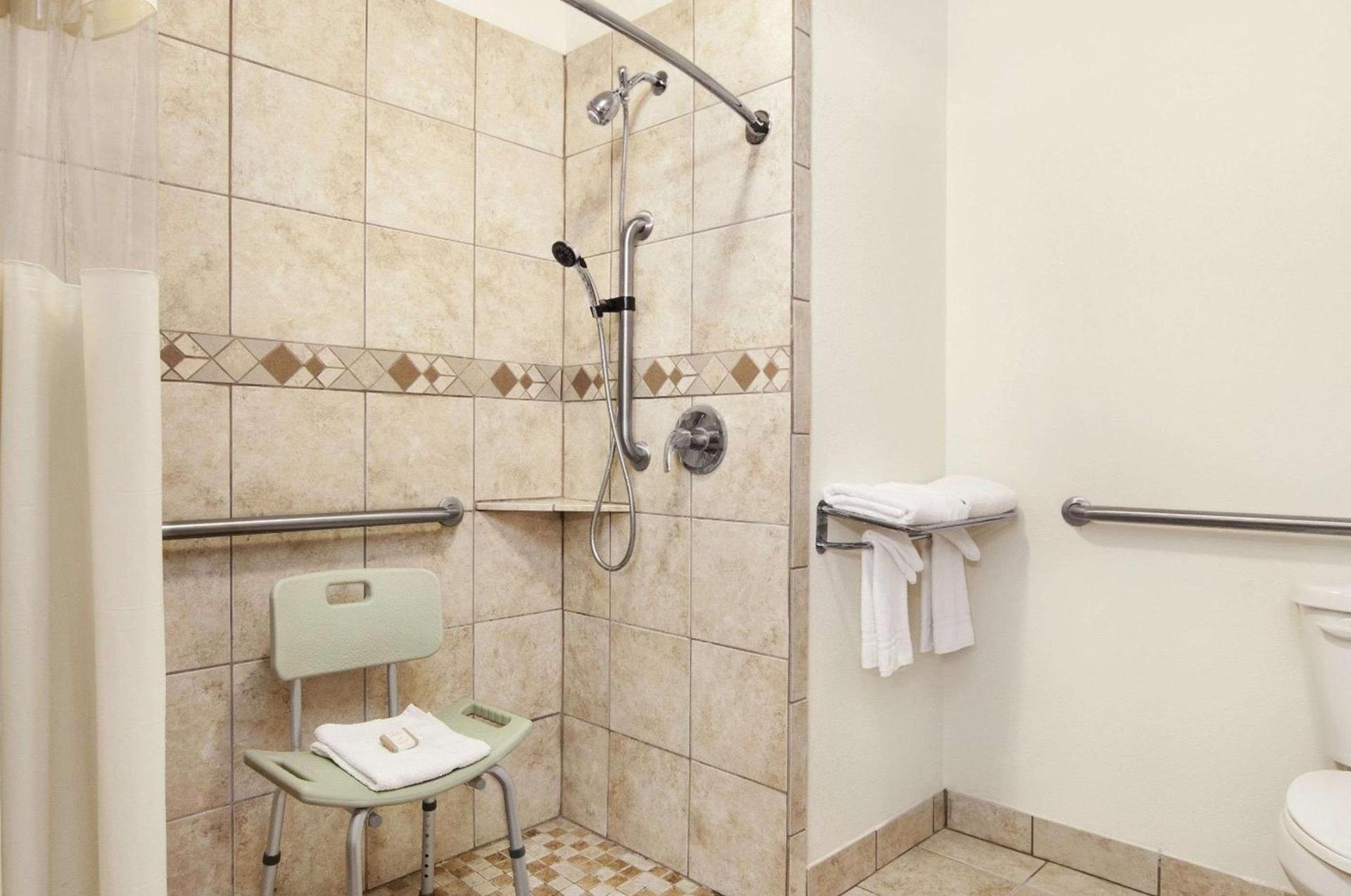 Howard Johnson by Wyndham Lubbock TX photo 25