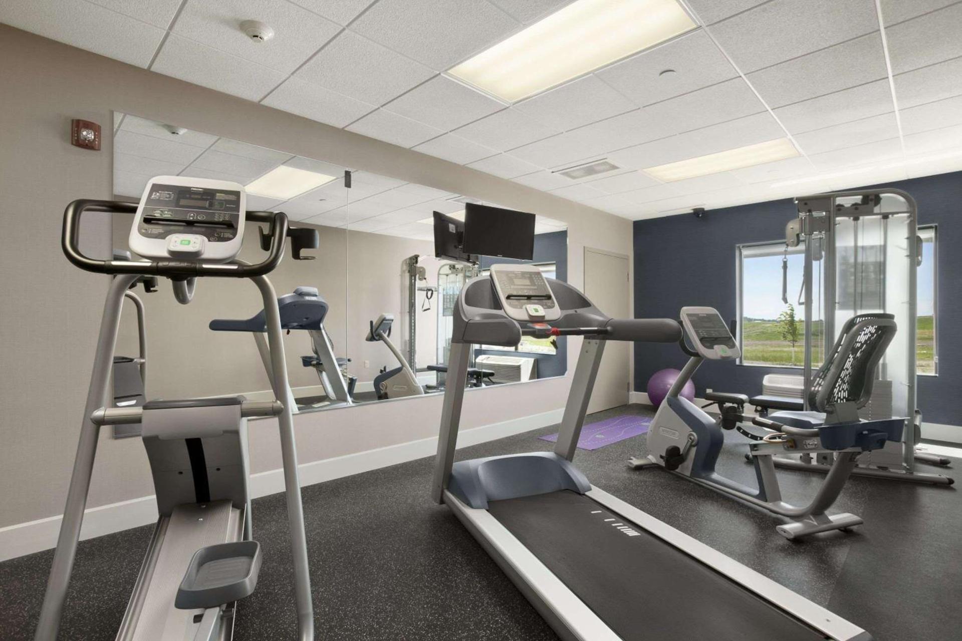 Wingate by Wyndham - Bismarck photo 4