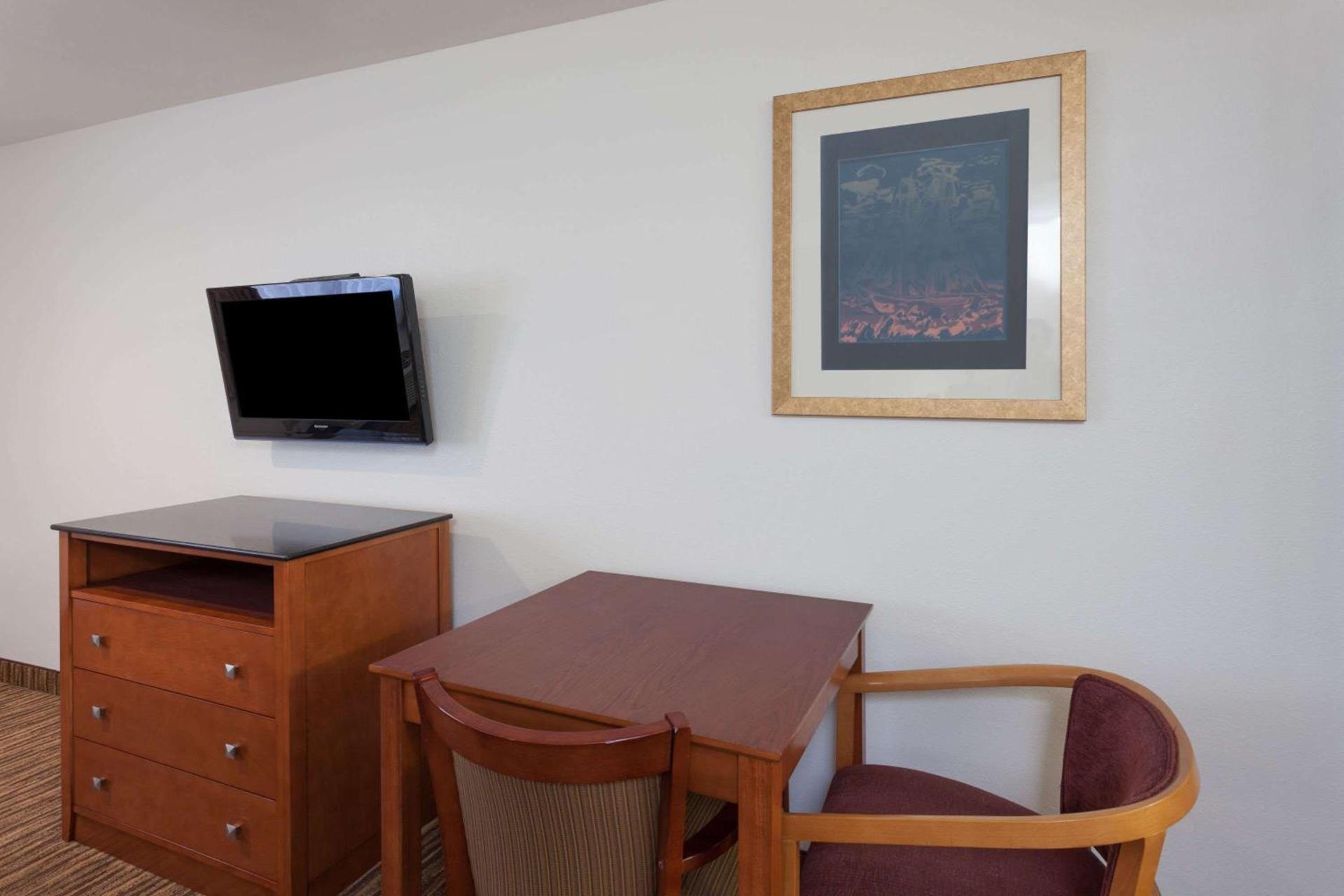 Travelodge by Wyndham Hemet CA photo 11