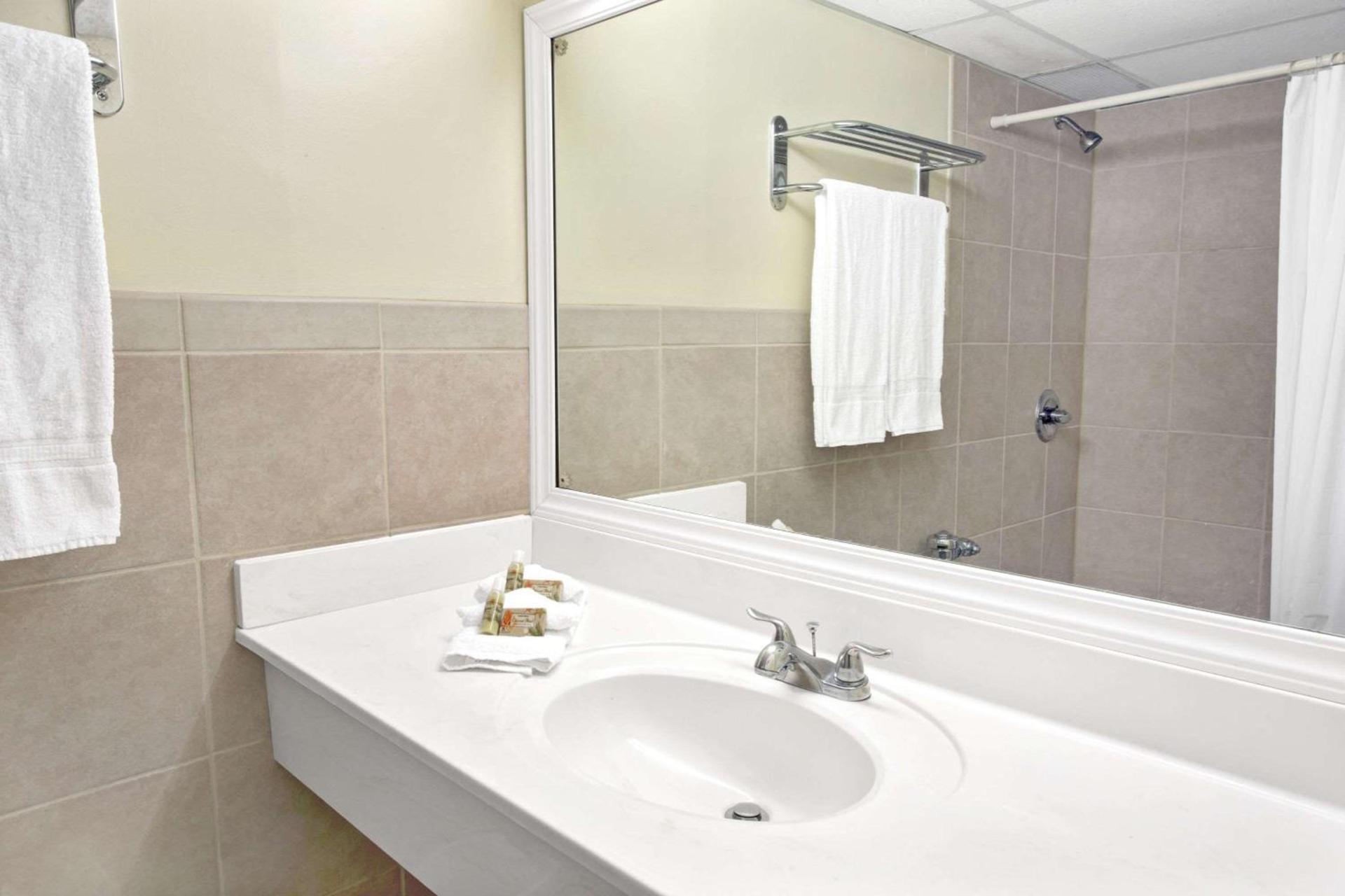 Knights Inn Hallandale photo 14