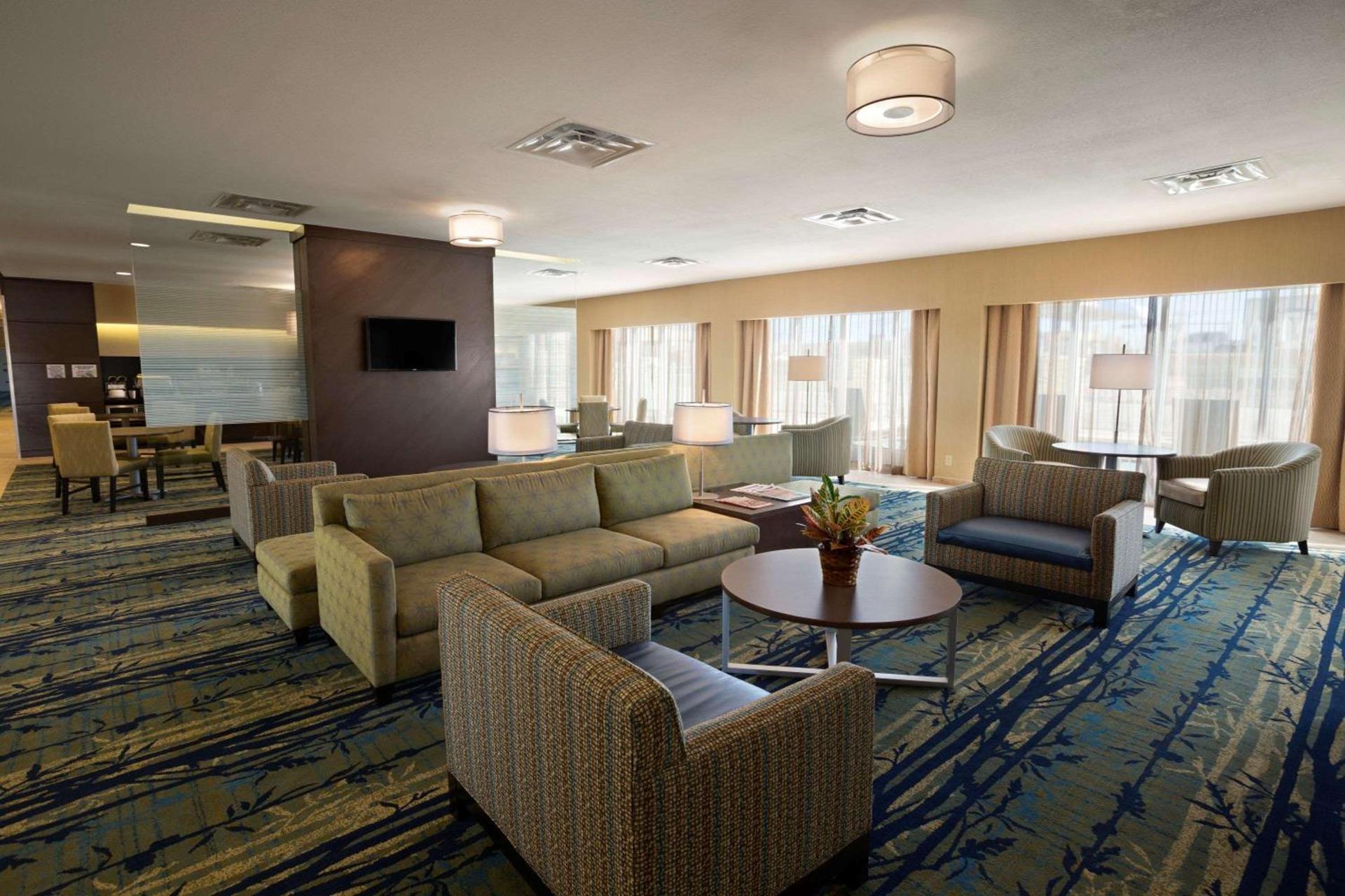 Wingate by Wyndham Seminole photo 2