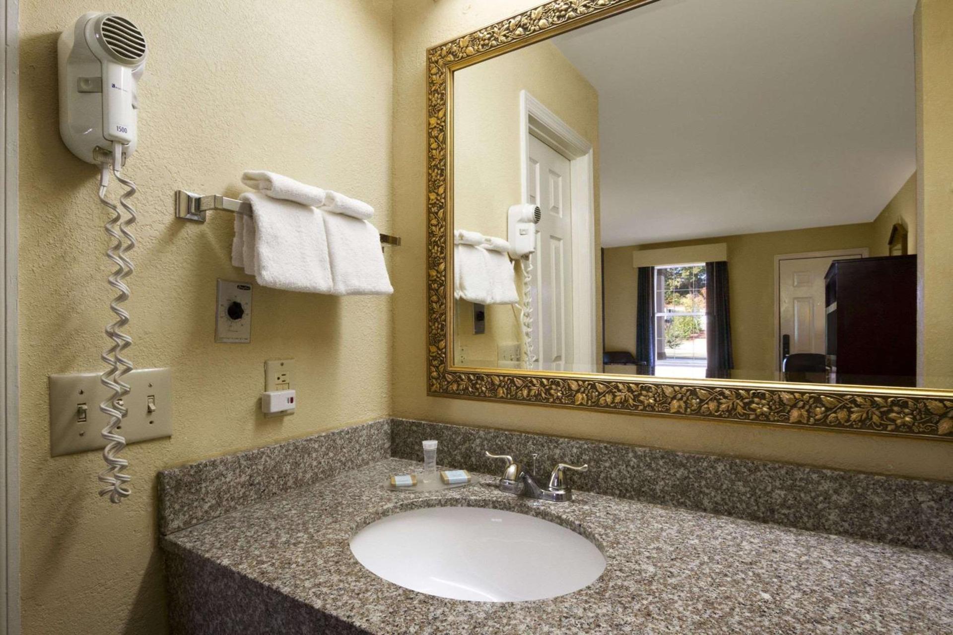 Quality Inn Covington photo 37