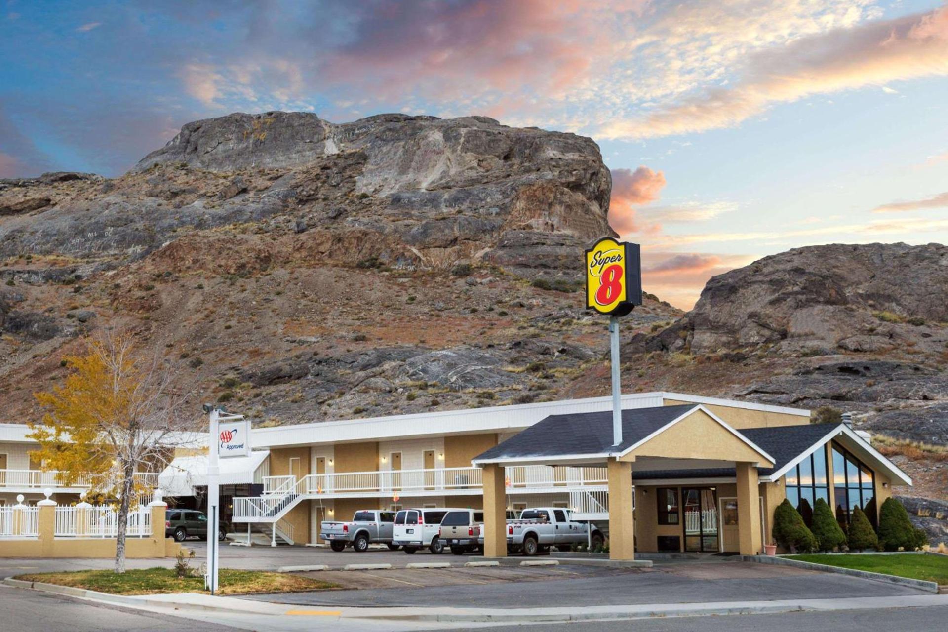 Super 8 by Wyndham Wendover photo 44