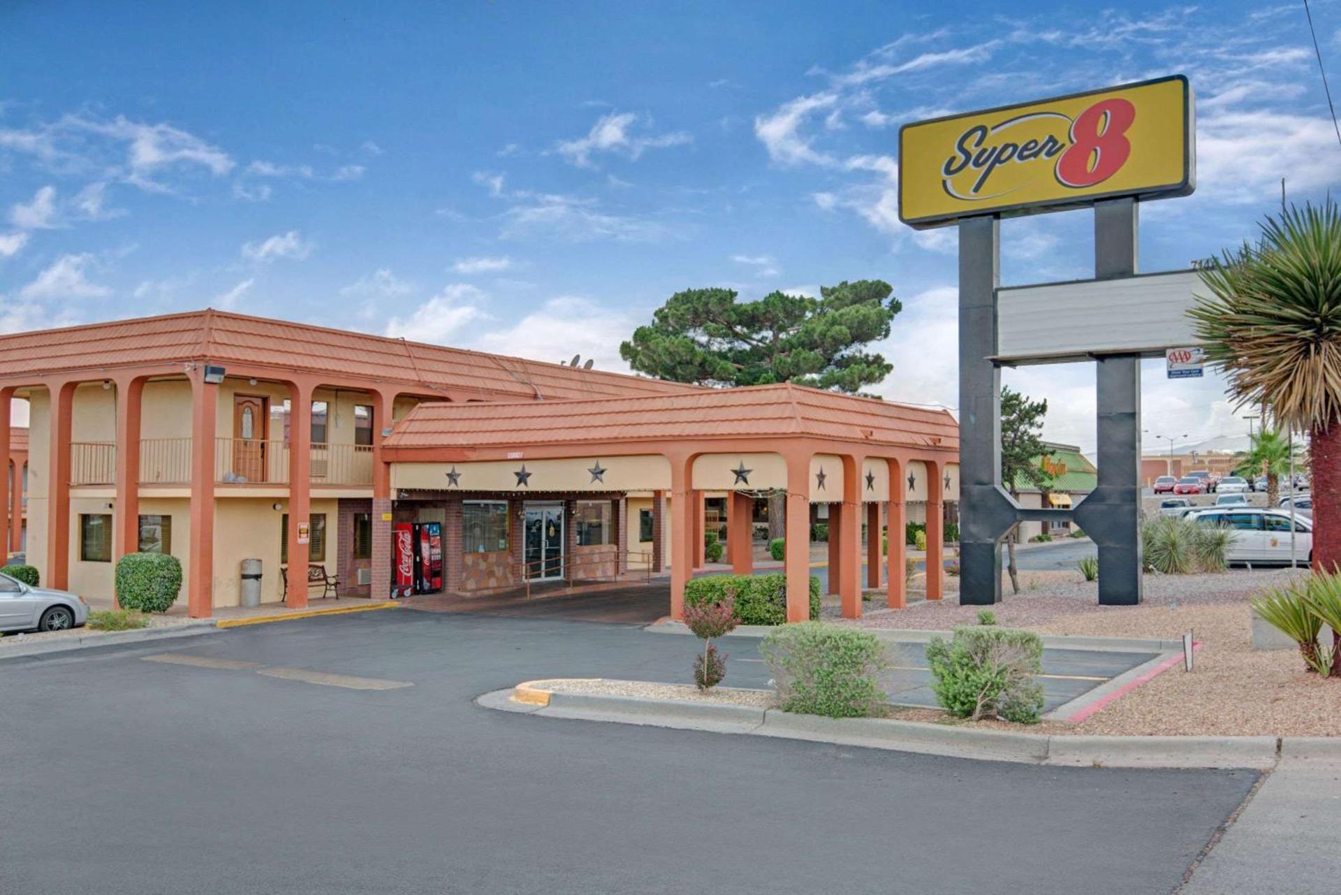Super 8 by Wyndham El Paso Airport photo 2