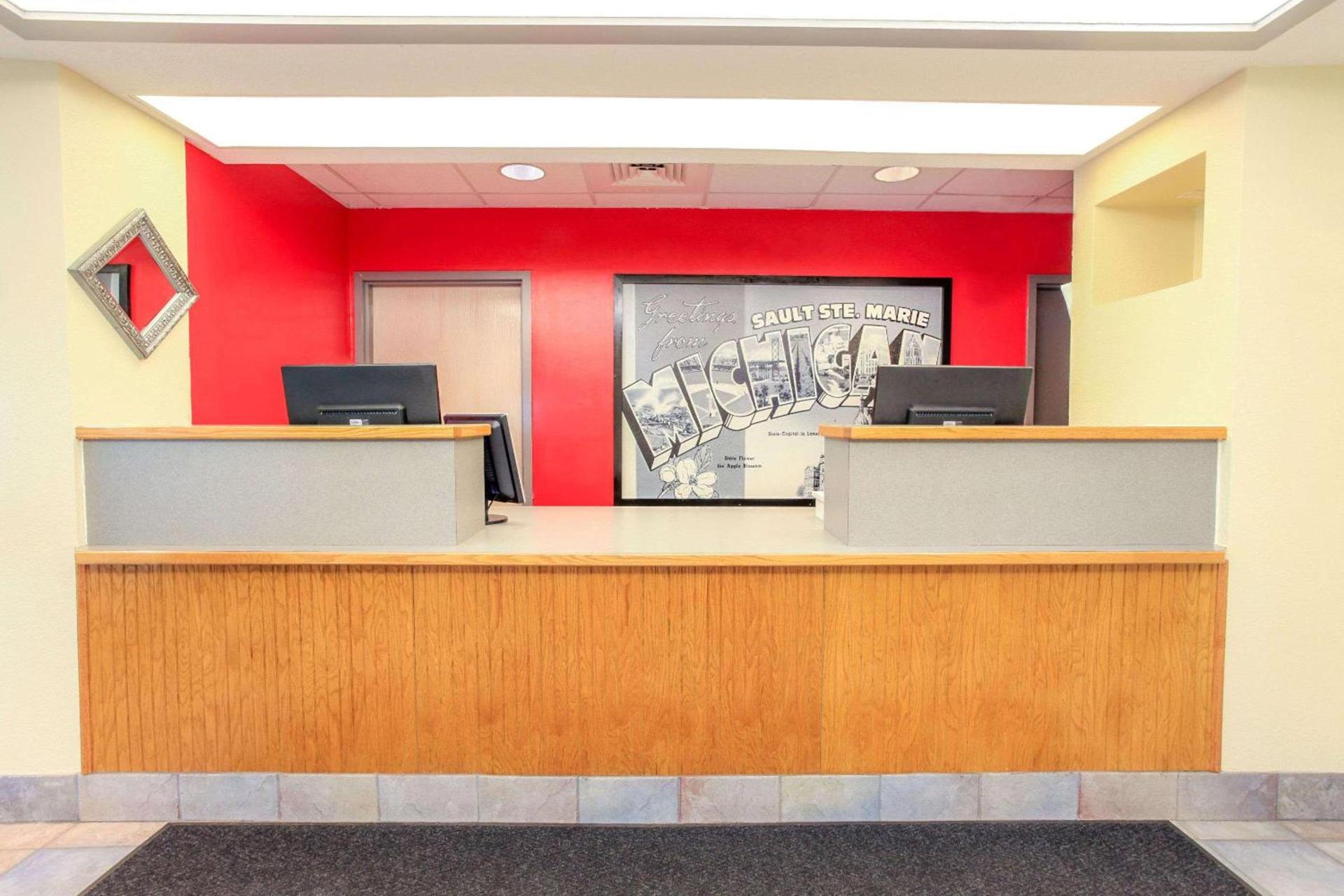 Super 8 by Wyndham Sault Ste. Marie photo 2
