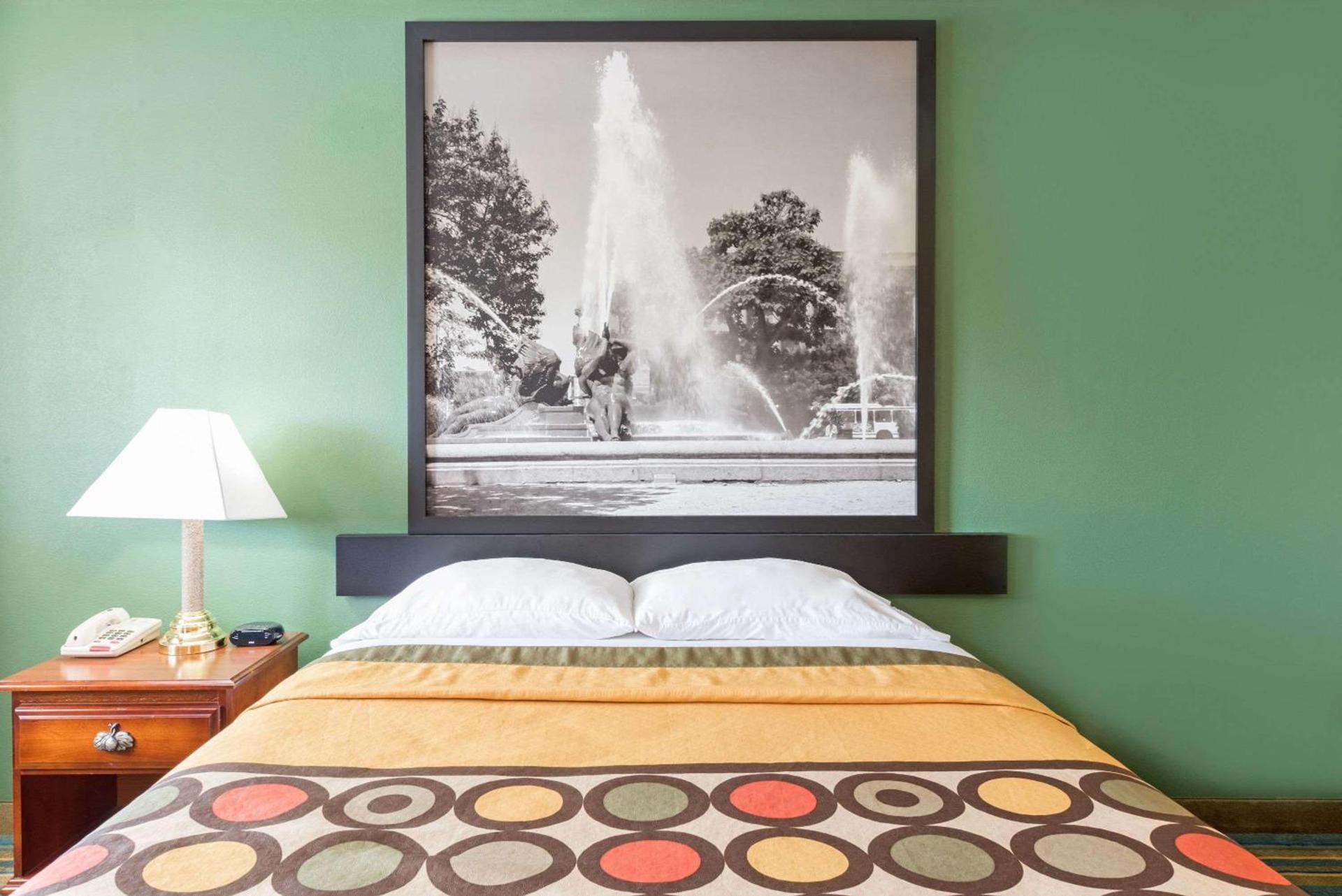 Super 8 by Wyndham Greencastle photo 12