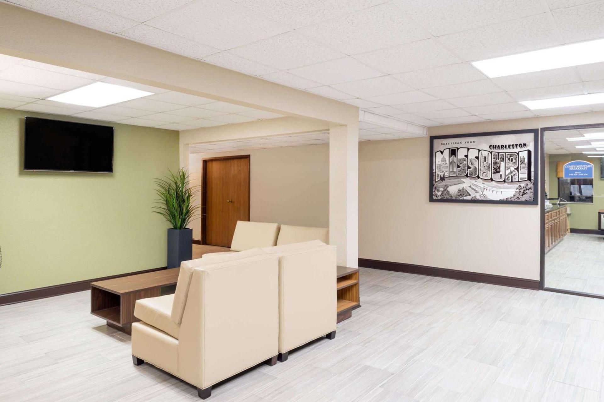 Super 8 by Wyndham Charleston Sikeston East MO photo 3