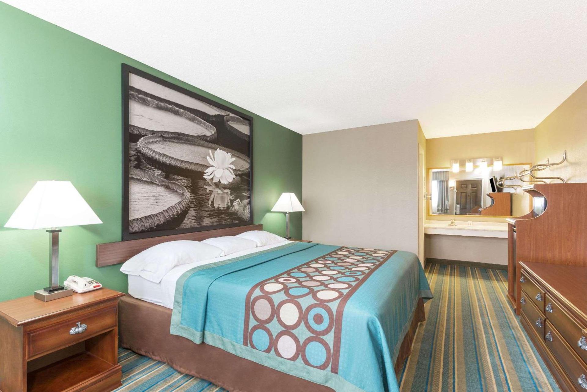 Super 8 by Wyndham Greencastle photo 6