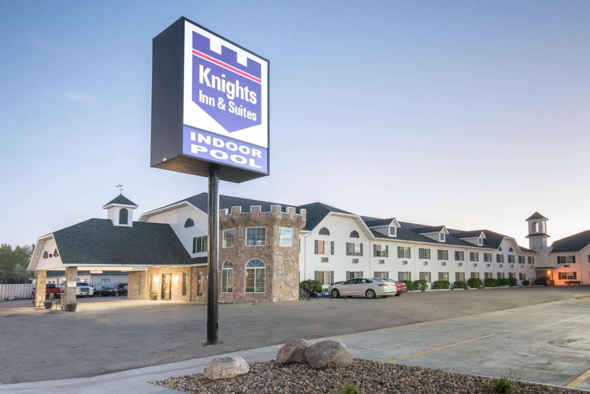 Knights Inn and Suites - Grand Forks — hotel in Grand Forks