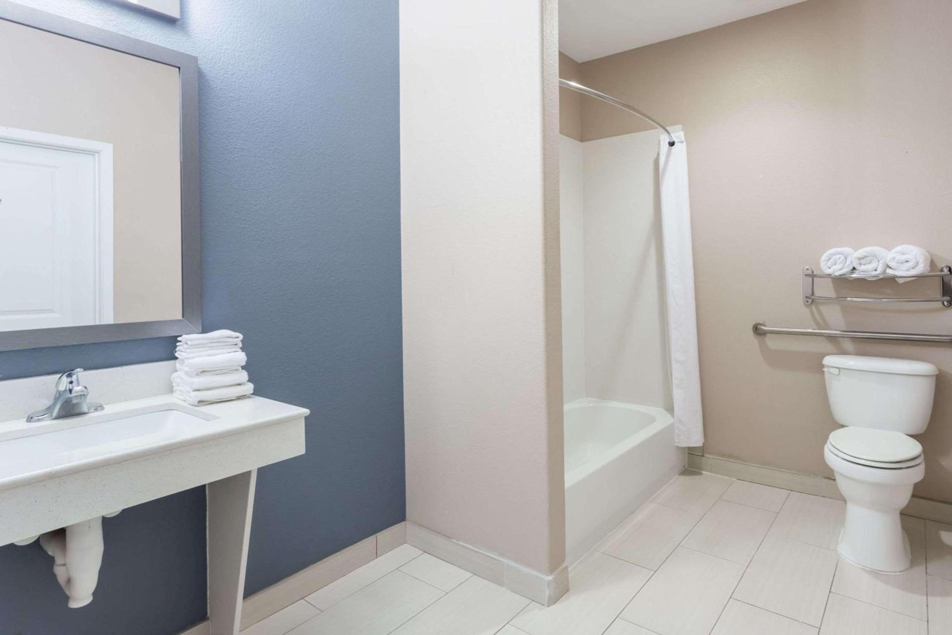 Atria Inn & Suites photo 25