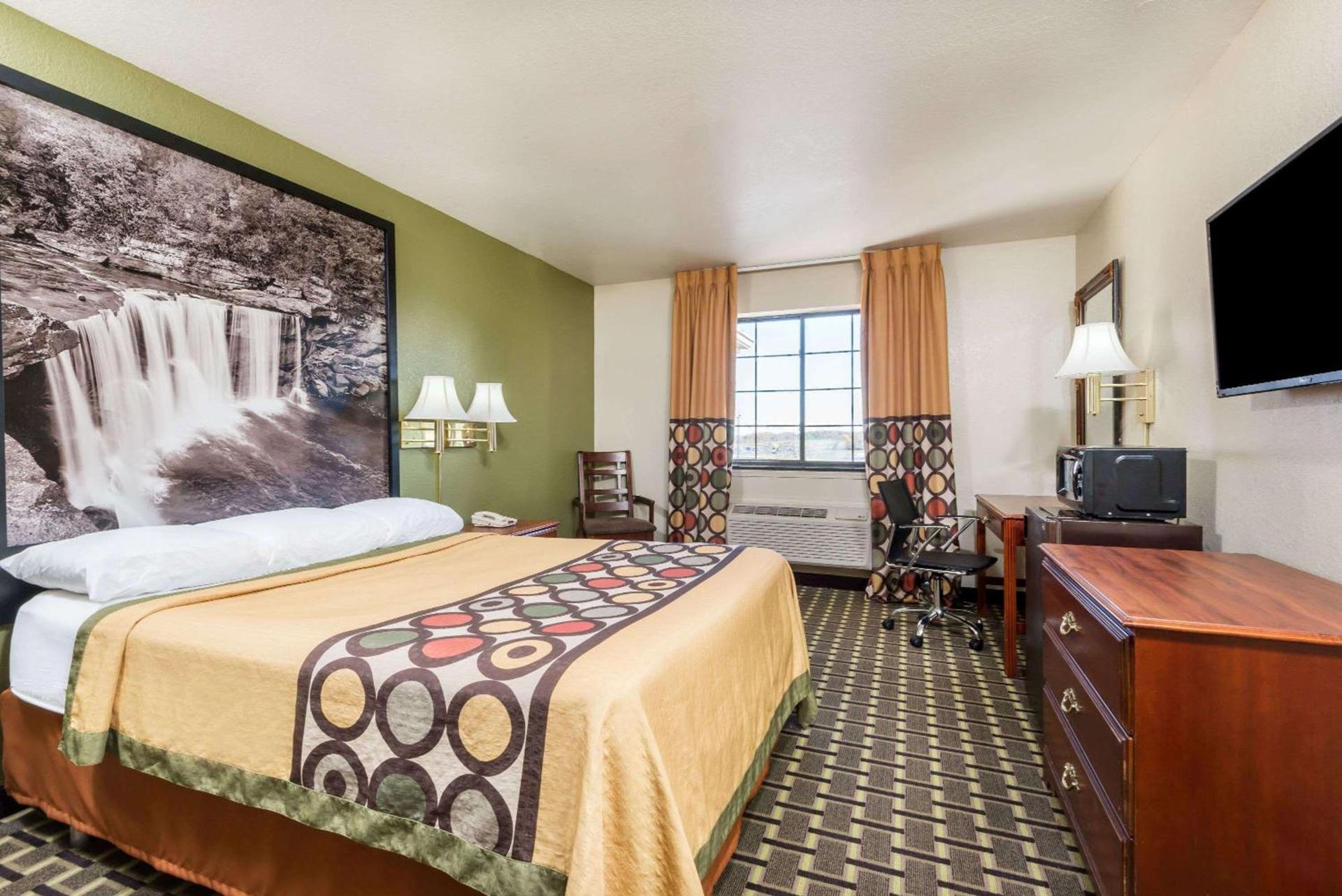 Super 8 by Wyndham Madison IN photo 10