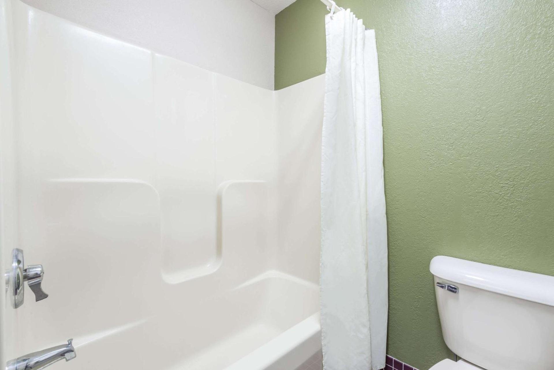Super 8 by Wyndham Madison IN photo 4