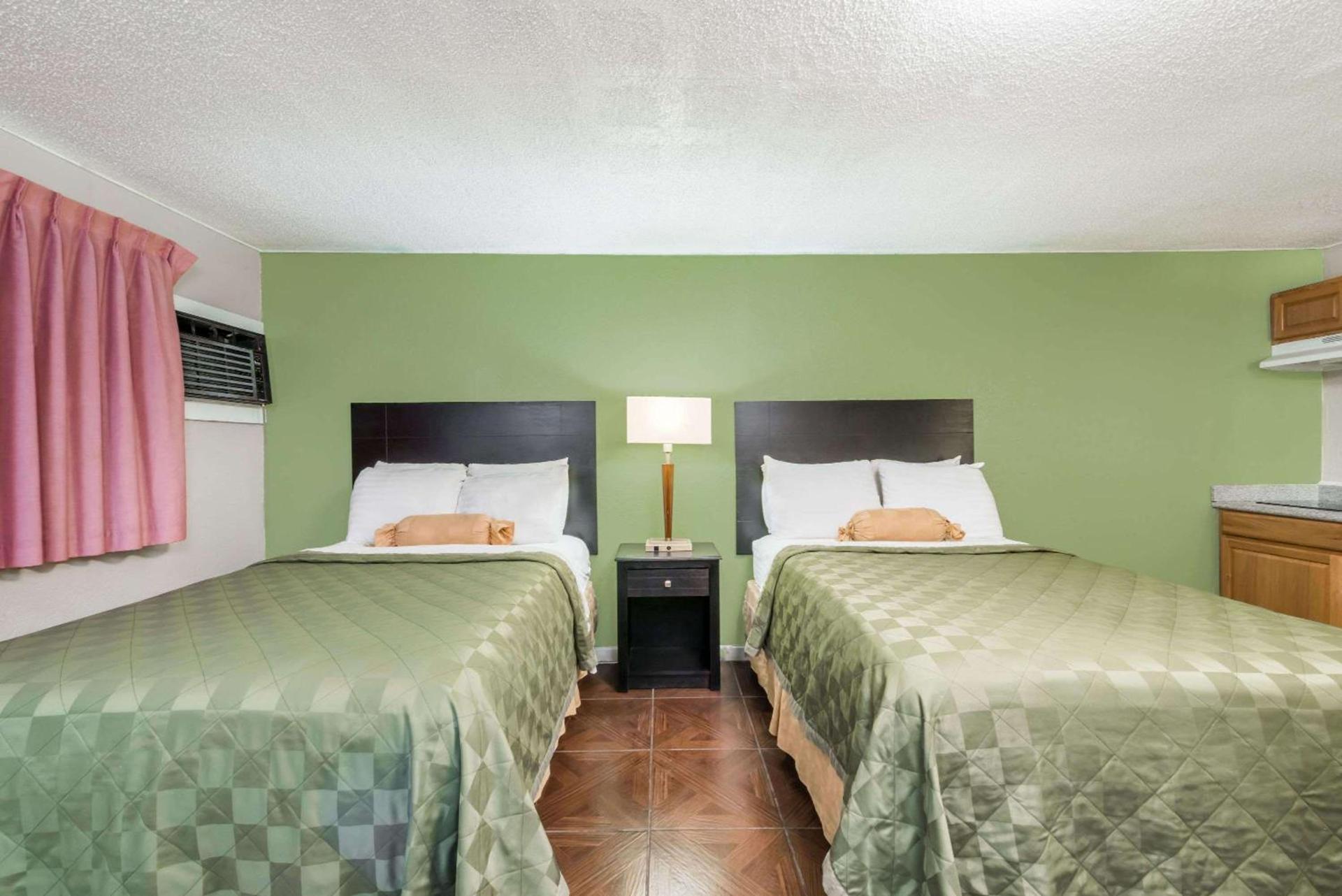 Executive Inn & Kitchenette Suites-Eagle Pass photo 10