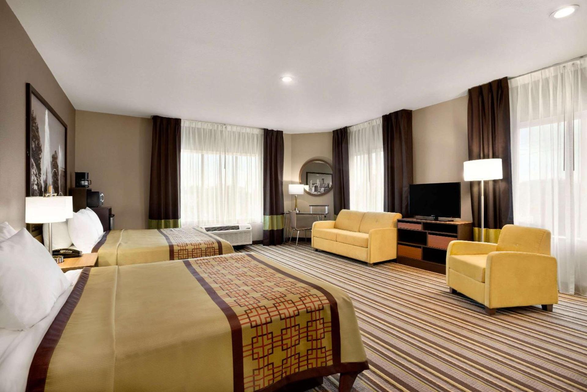 Super 8 by Wyndham Hershey Chocolate Avenue photo 41