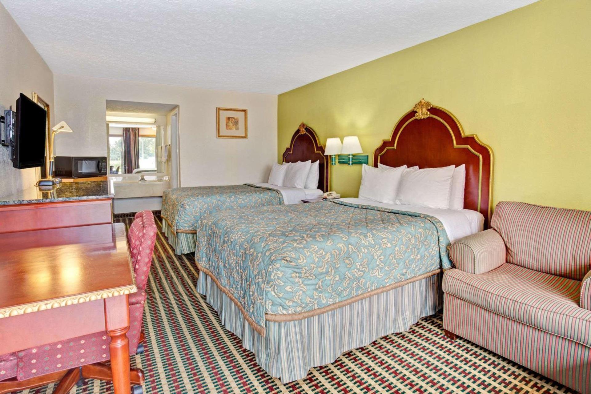 Travelodge by Wyndham Sellersburg photo 5