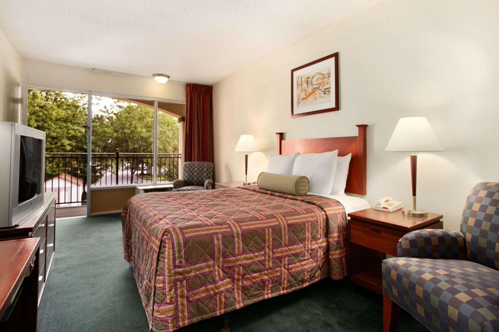 Travelodge by Wyndham Waukegan Gurnee — hotel in Waukegan