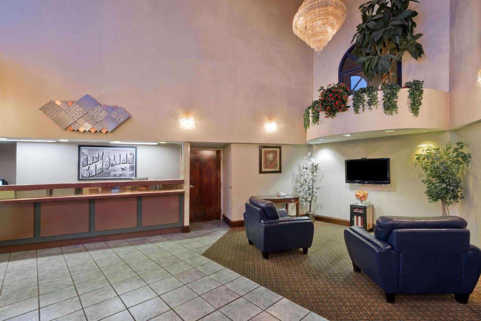 Super 8 by Wyndham Huntersville/Charlotte Area photo 3
