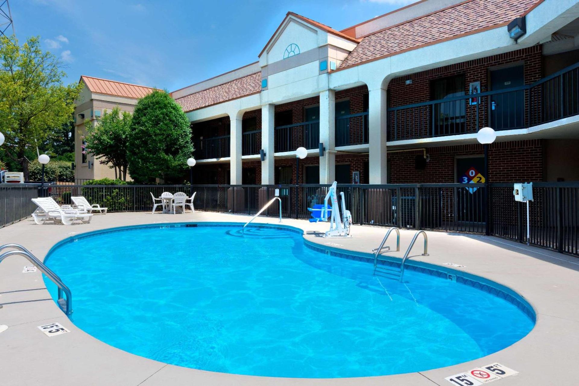 Super 8 by Wyndham Huntersville/Charlotte Area photo 6