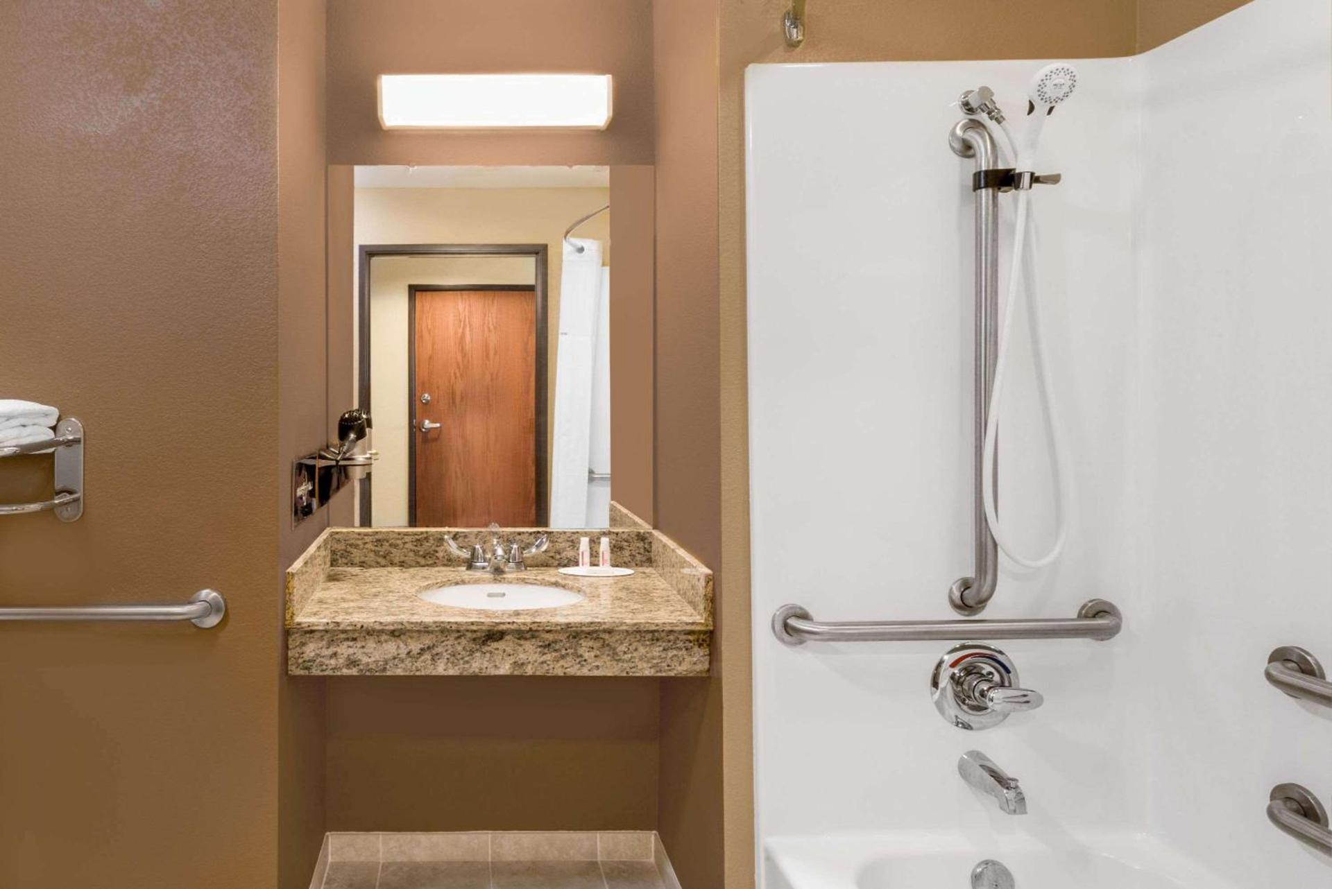 Microtel Inn & Suites by Wyndham photo 25