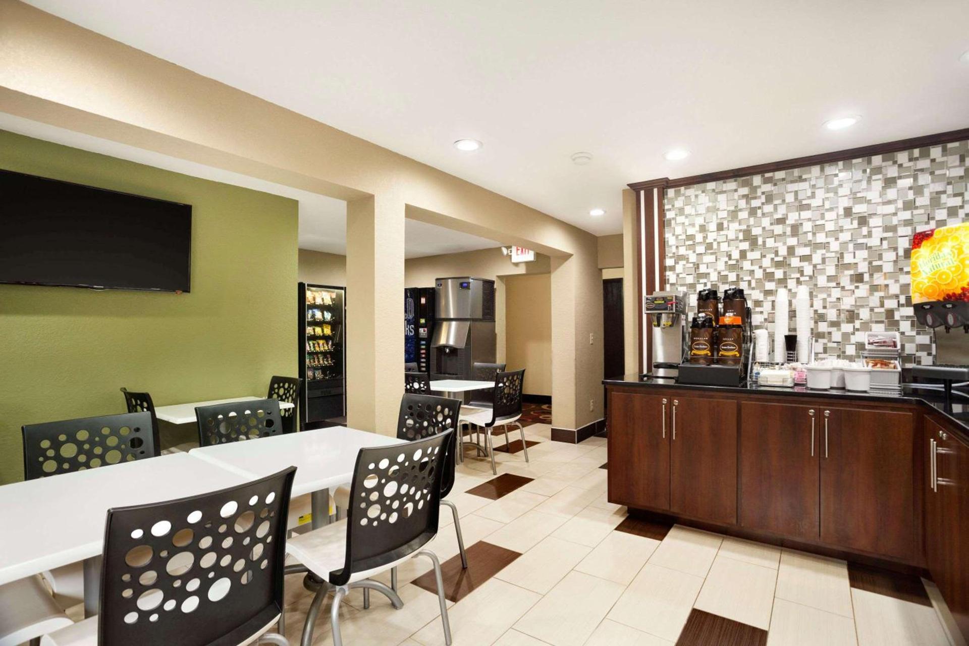 Super 8 by Wyndham Joplin photo 5