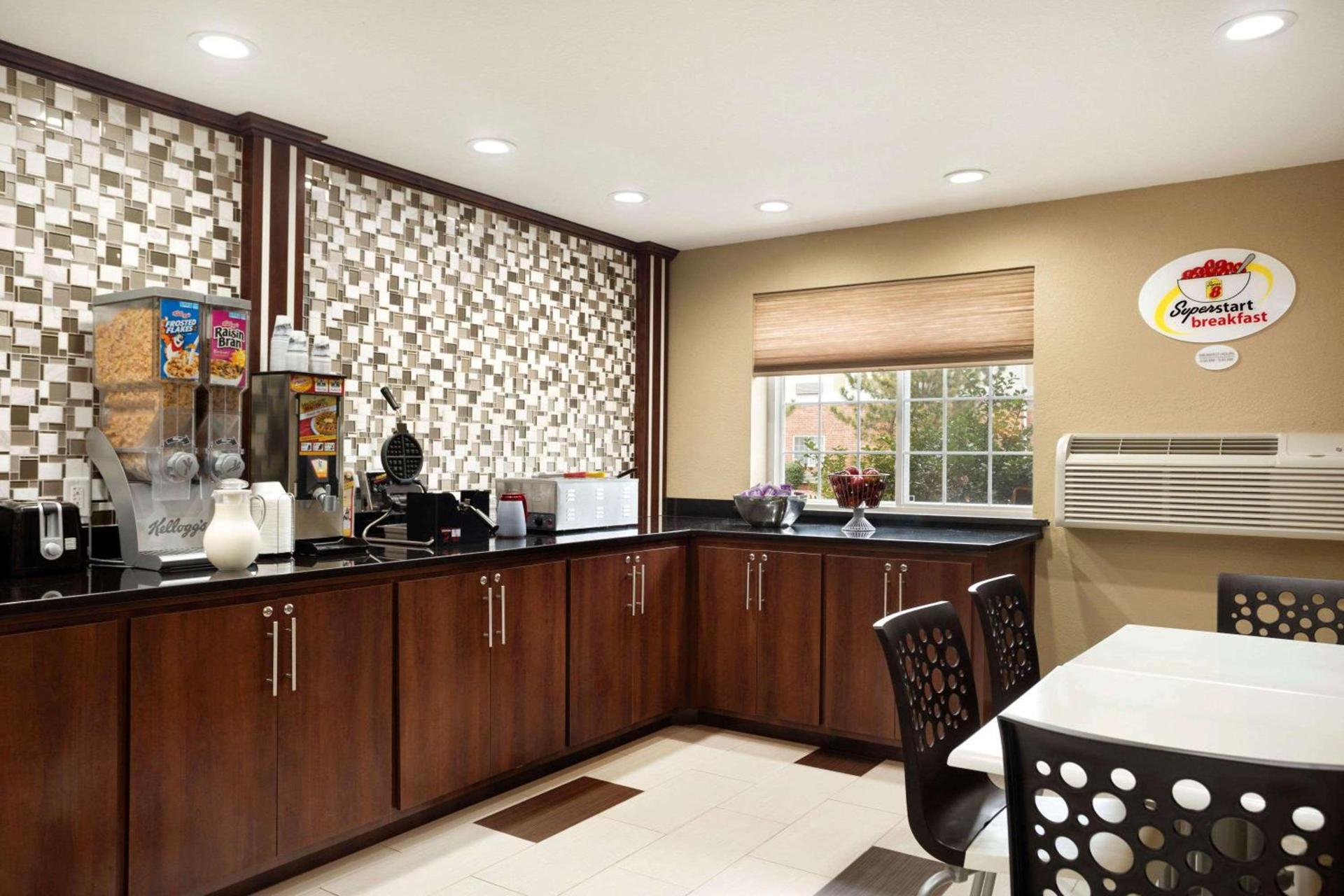 Super 8 by Wyndham Joplin photo 6