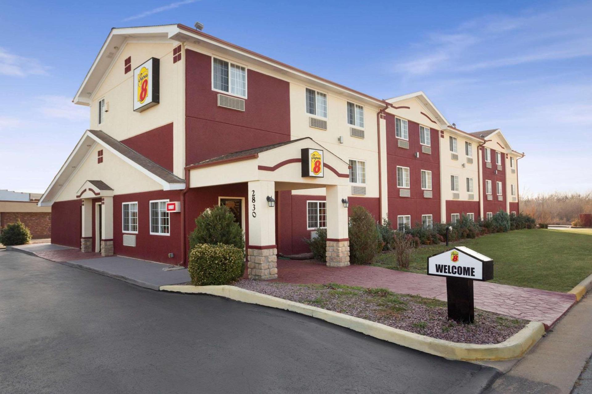 Super 8 by Wyndham Joplin photo 2