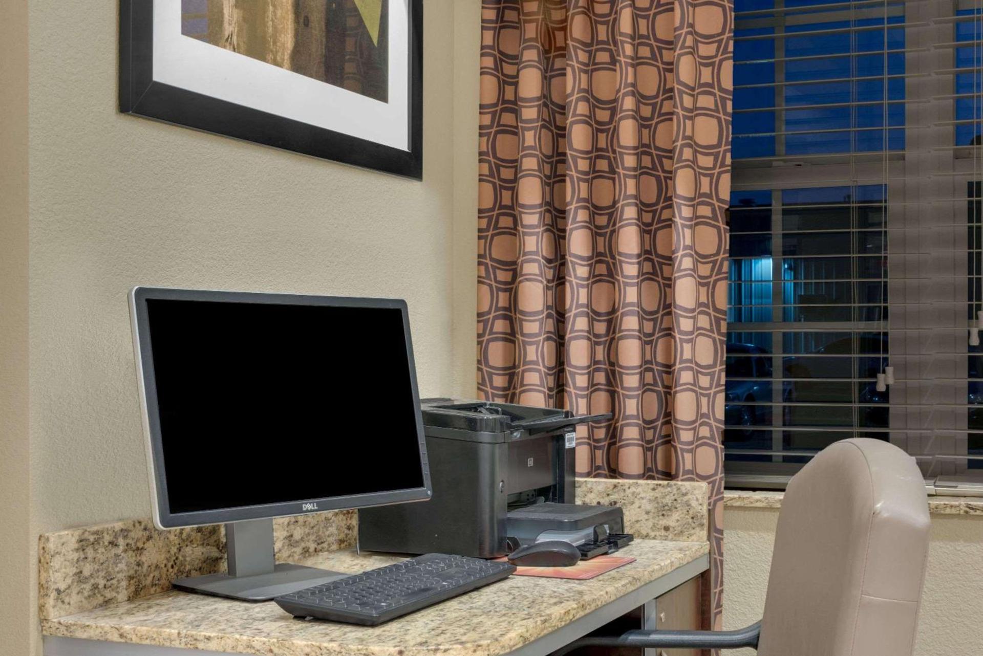 Microtel Inn & Suites by Wyndham photo 28