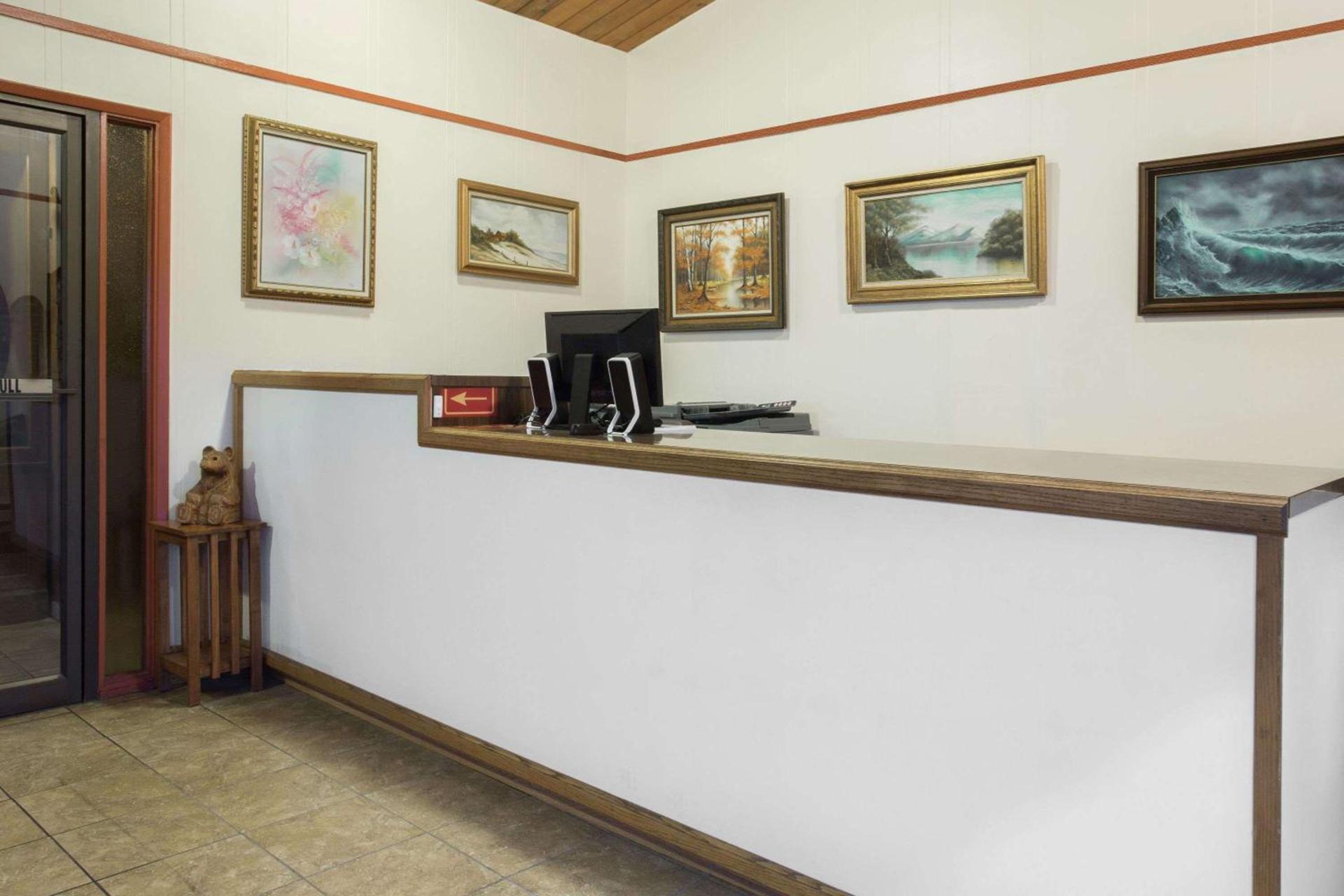 Knights Inn Boardman photo 8