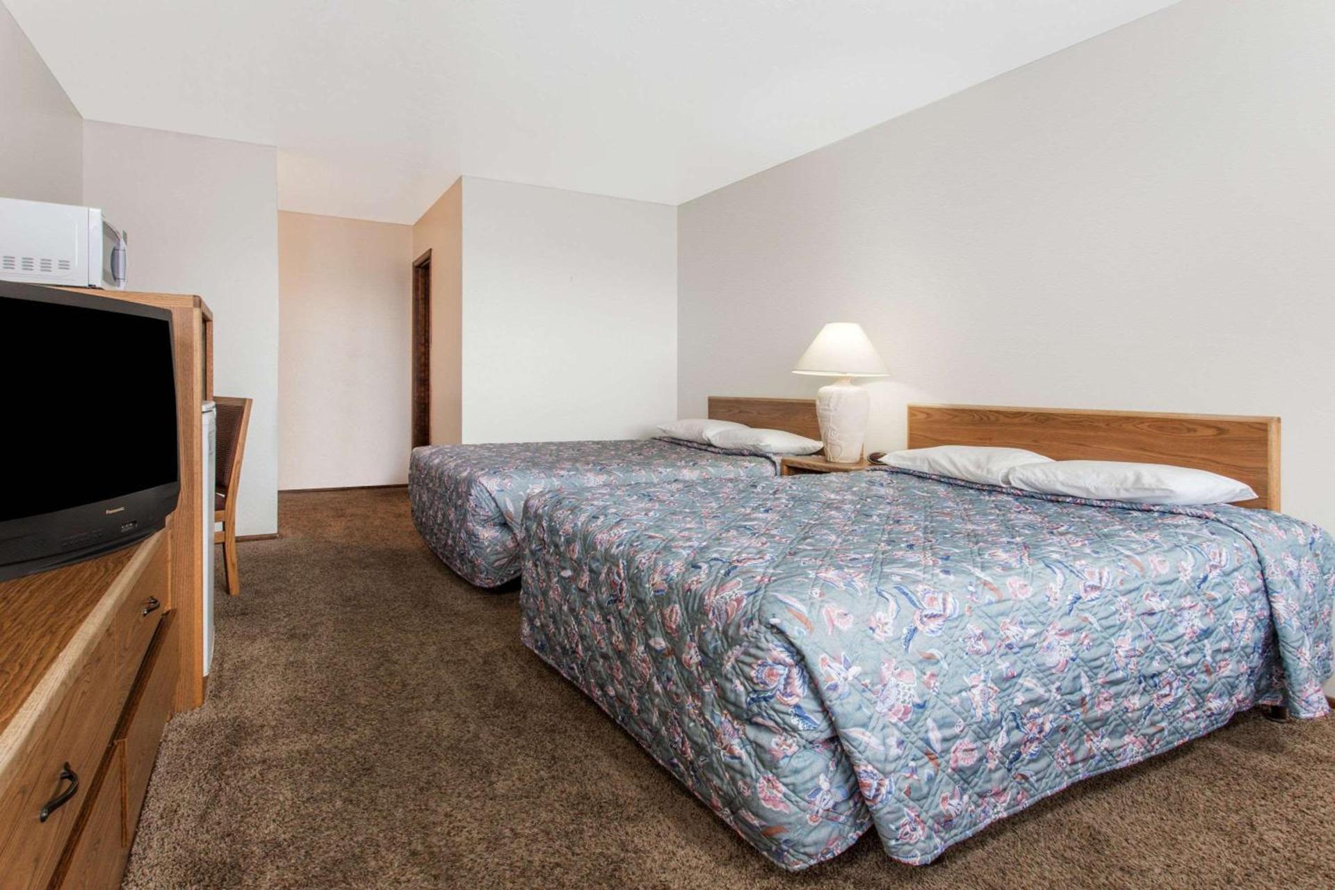 Knights Inn Boardman photo 12