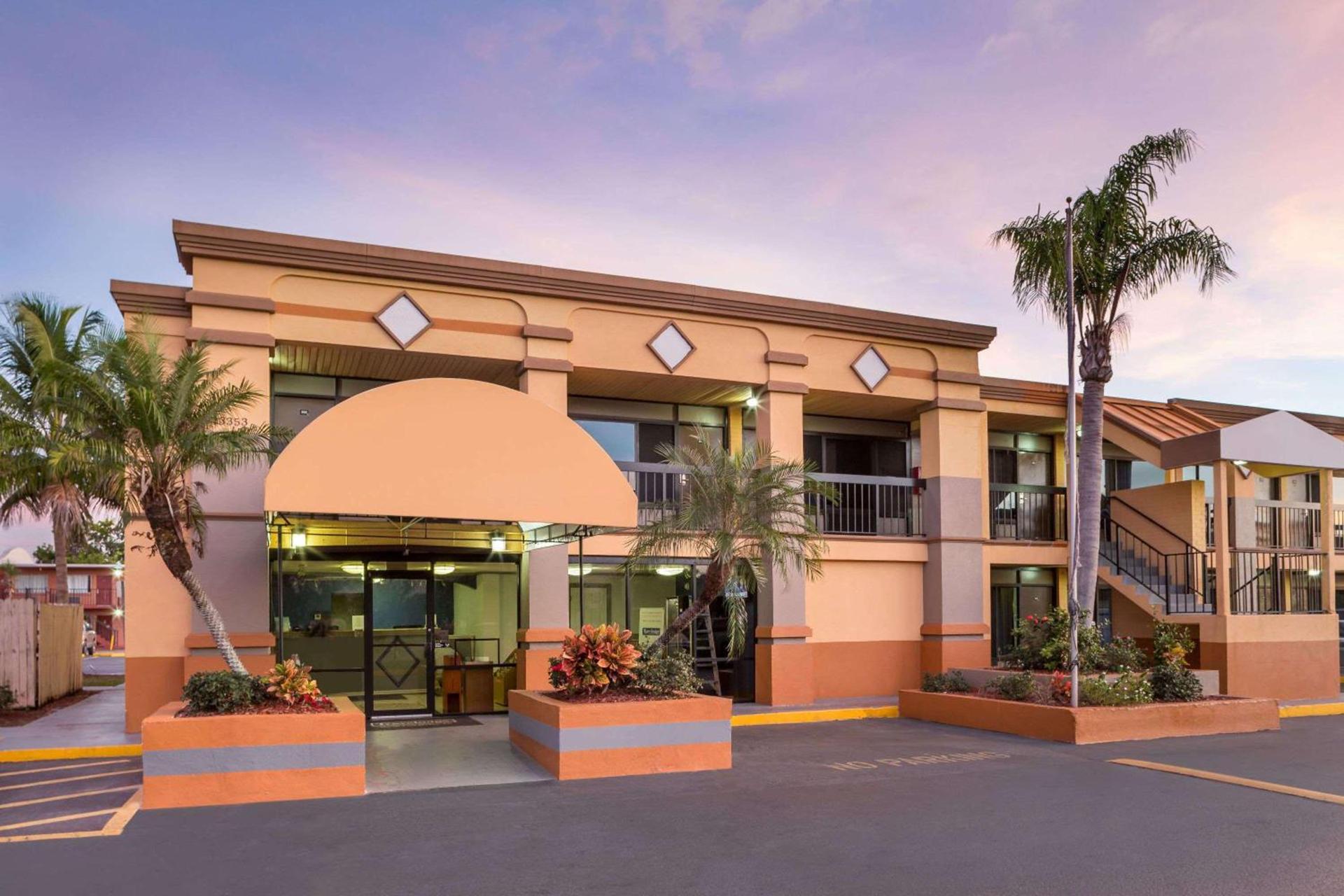 Travelodge by Wyndham Fort Myers North — hotel in North Fort Myers