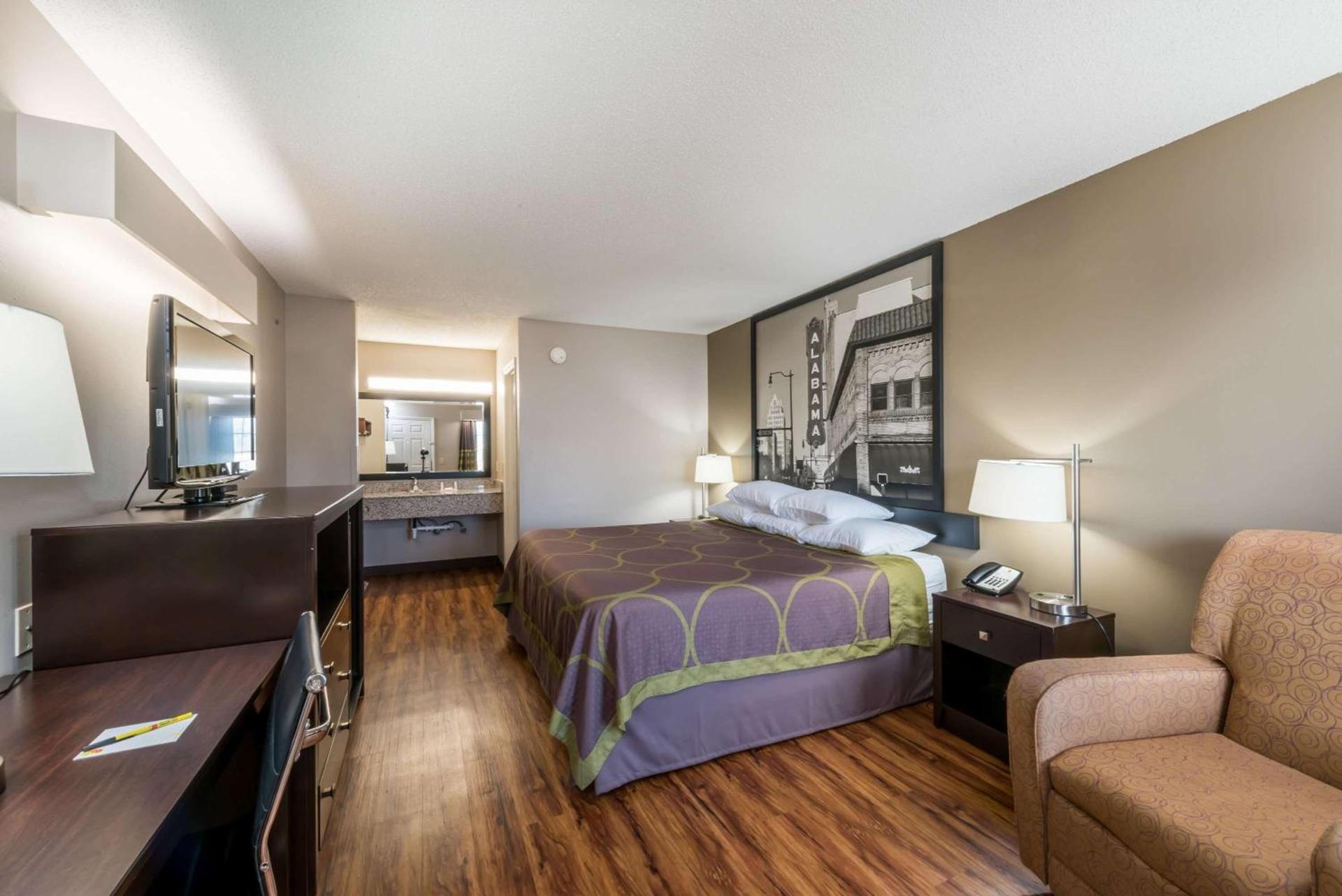Super 8 by Wyndham Alexander City photo 9