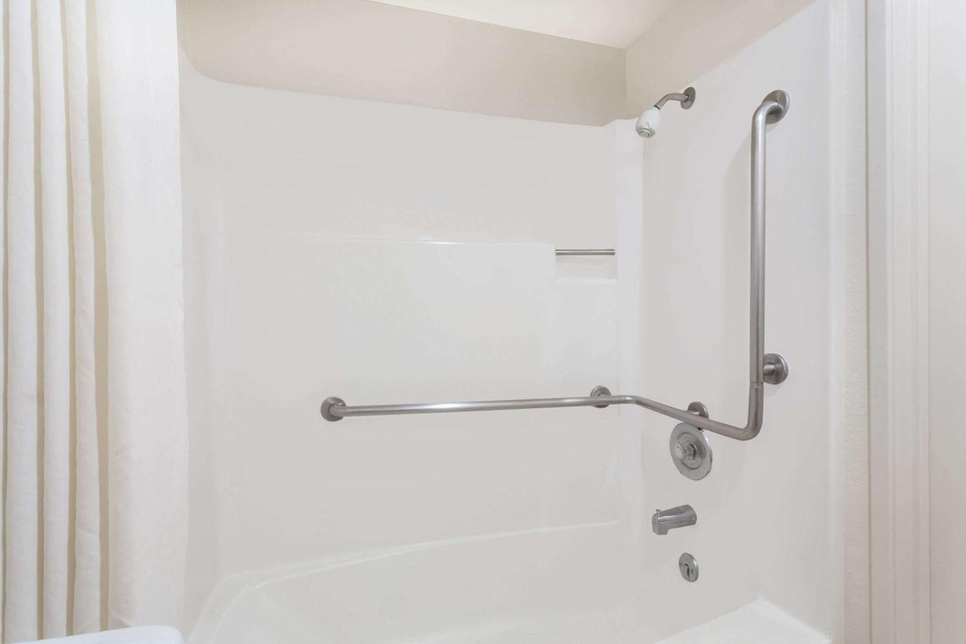 Travelodge by Wyndham Reno photo 40