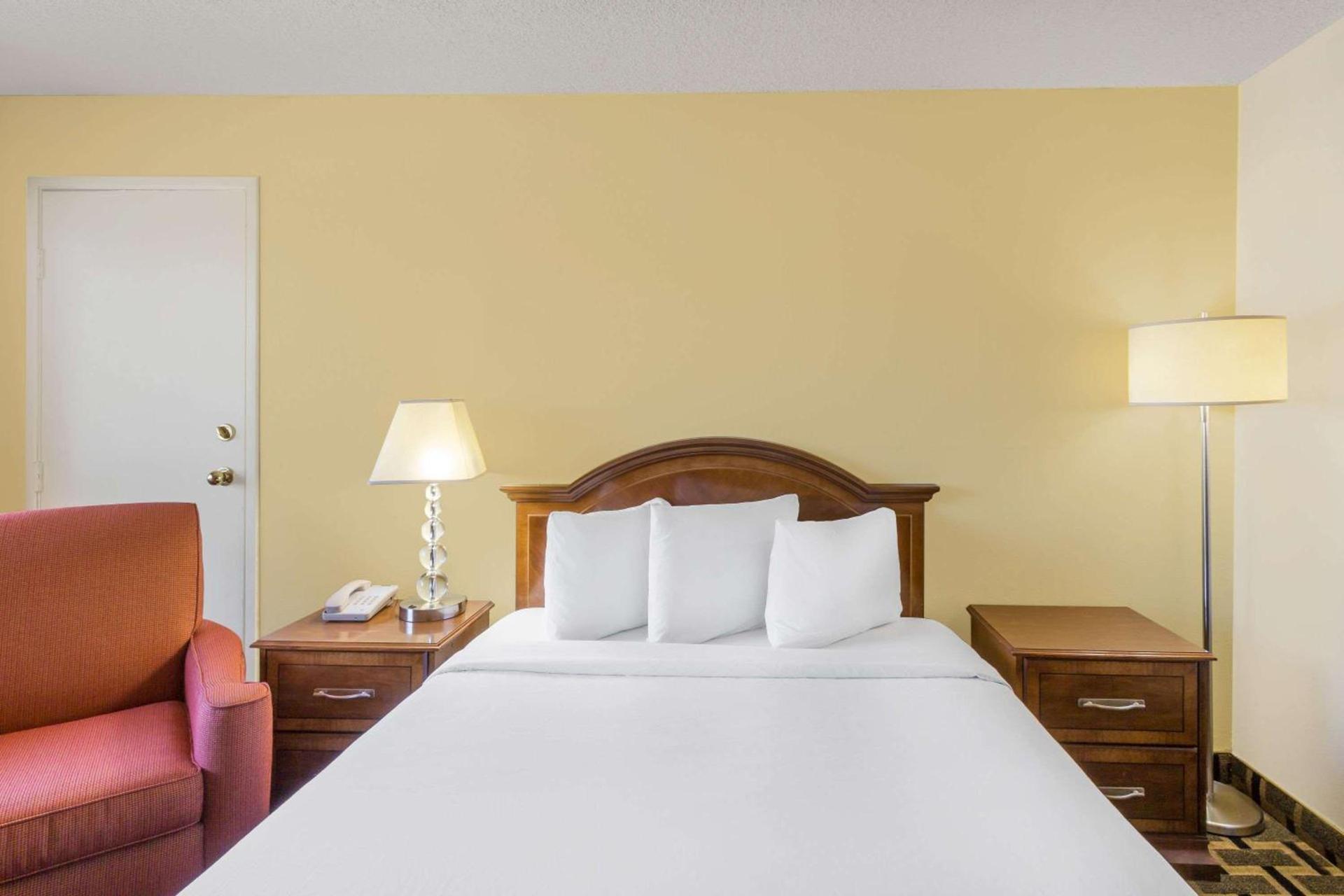 Travelodge by Wyndham Reno photo 37