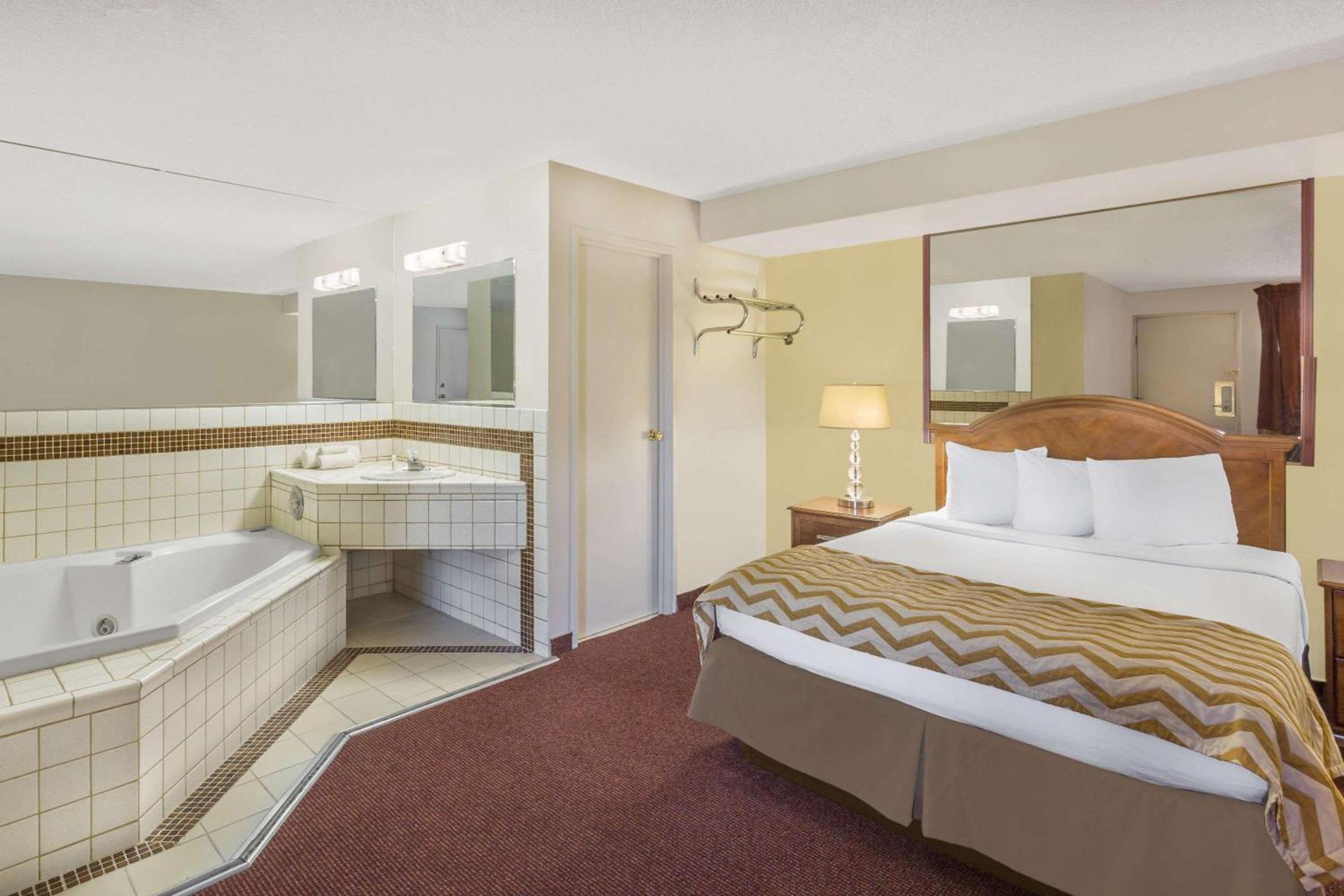 Travelodge by Wyndham Reno photo 35