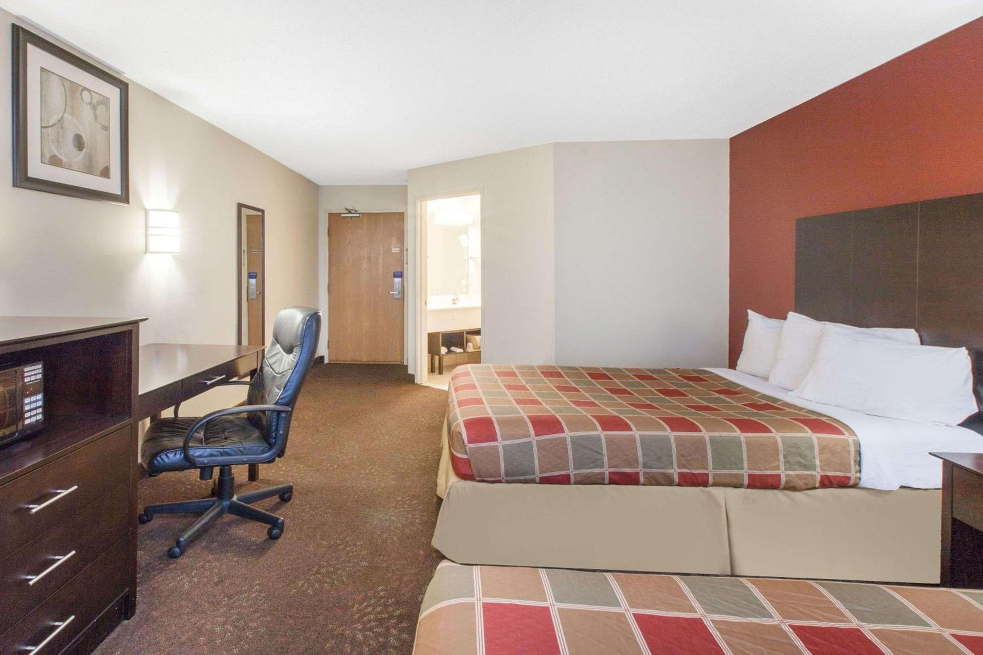 Travelodge by Wyndham Romulus Detroit Airport photo 15