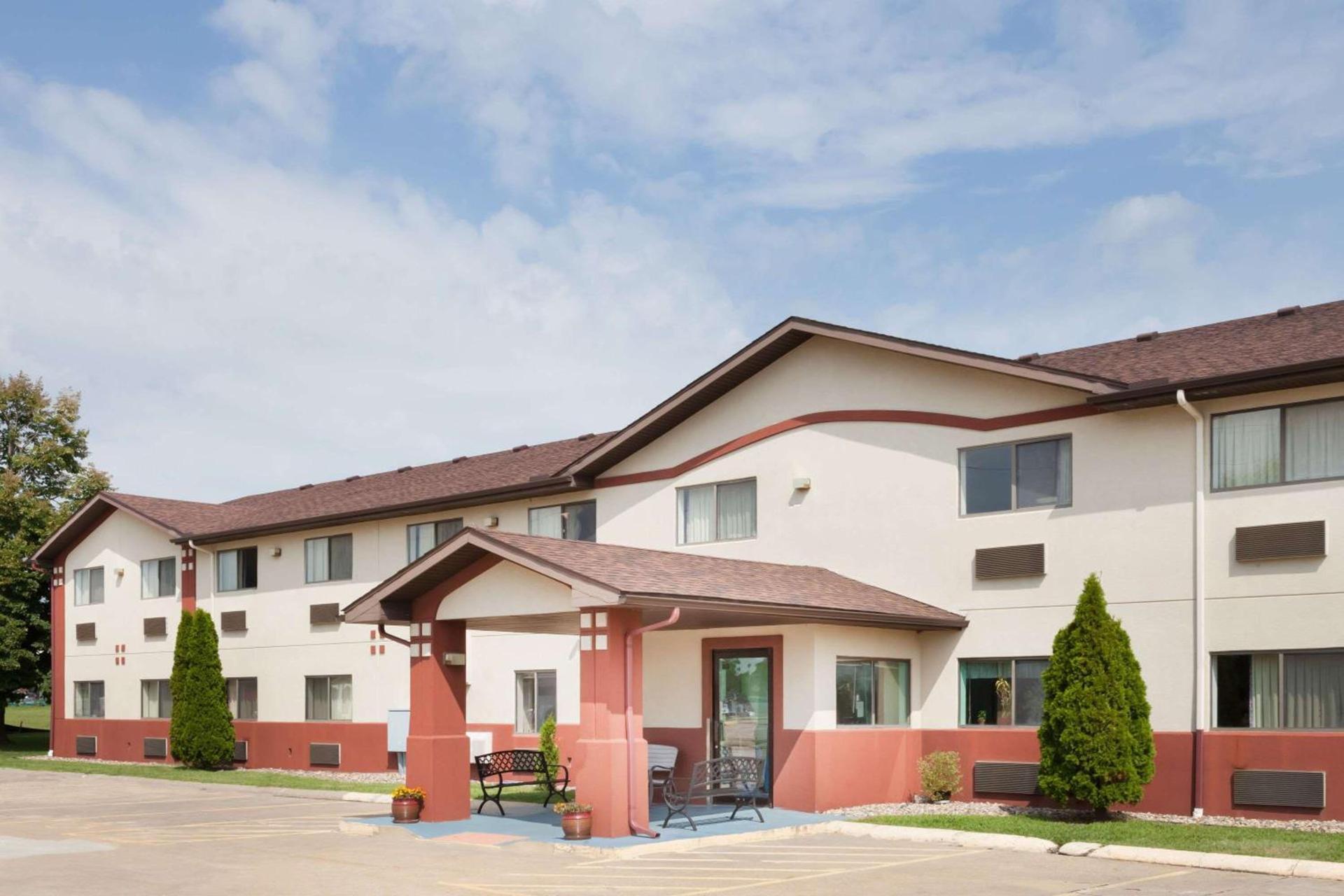 Super 8 by Wyndham Washington/Peoria Area — hotel in Washington