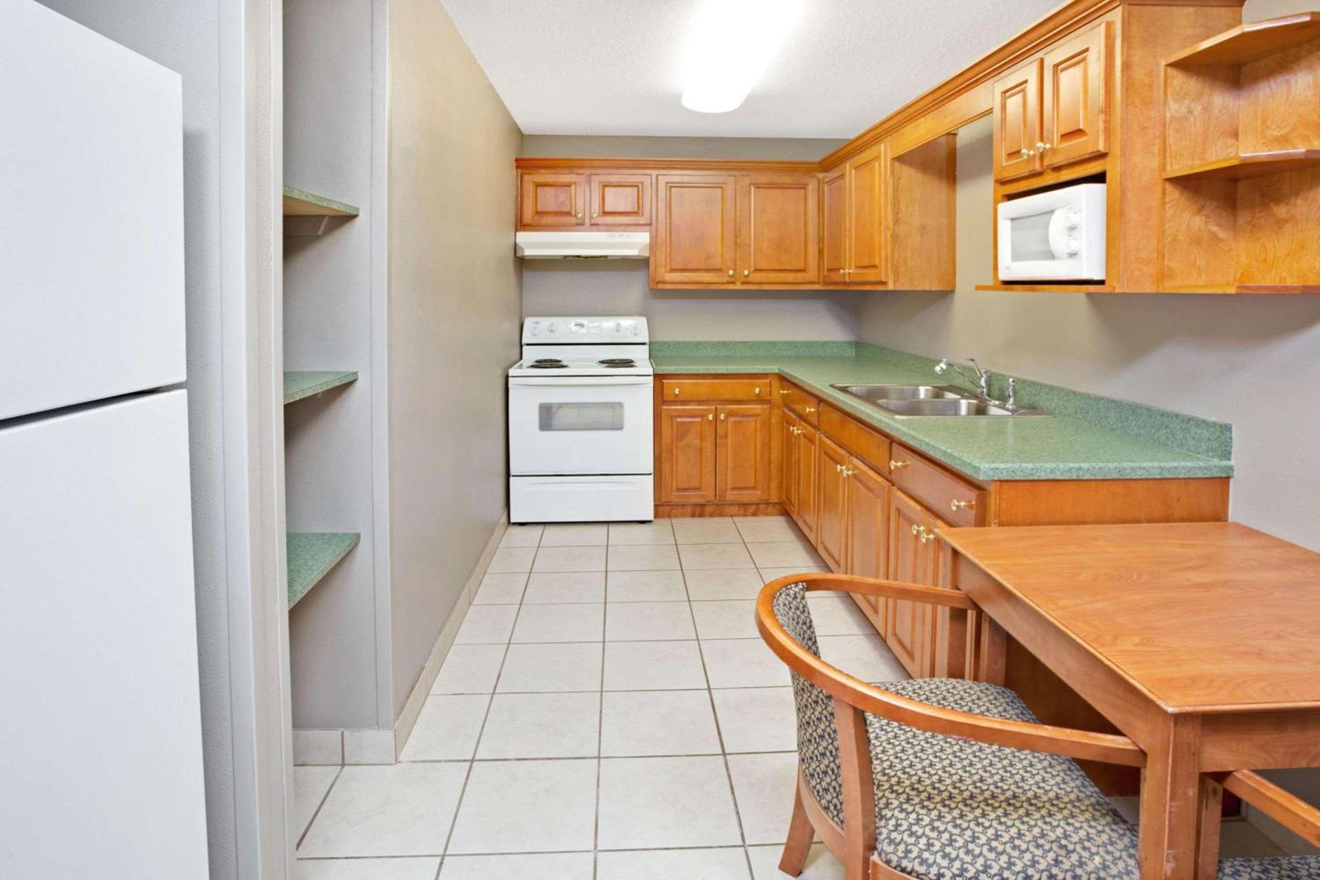 Super 8 by Wyndham South Bend photo 4