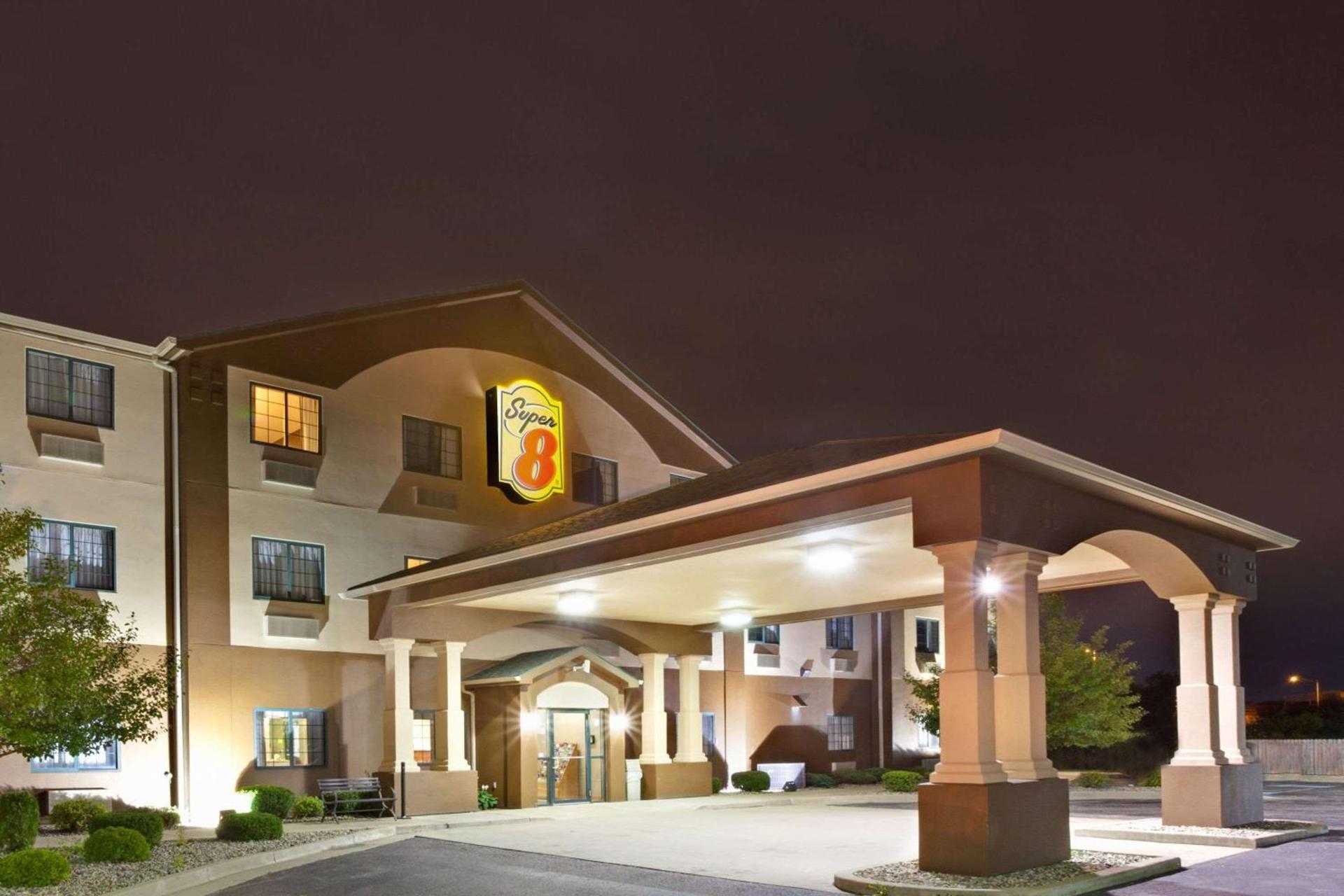 Super 8 by Wyndham South Bend photo 1