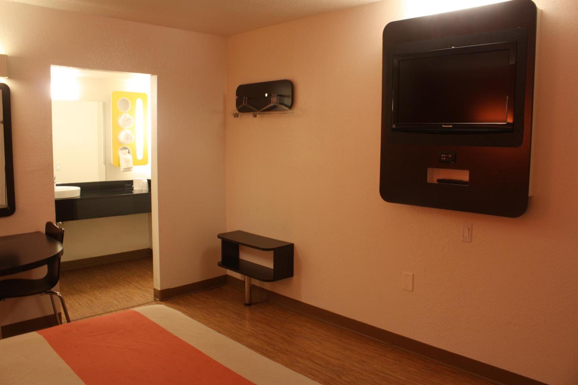 Motel 6-Youngstown, OH photo 38