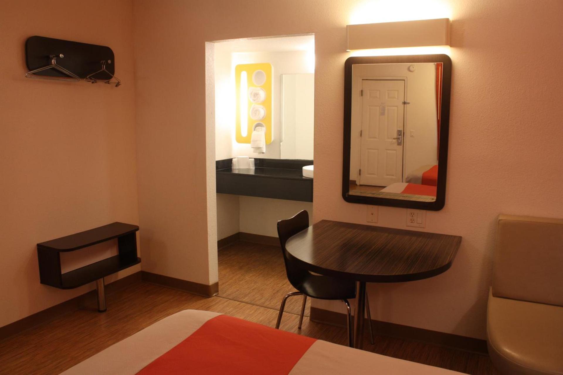 Motel 6-Youngstown, OH photo 43