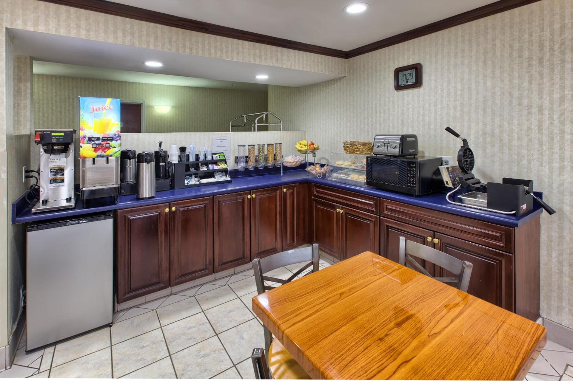 Country Hearth Inn of Knightdale photo 10