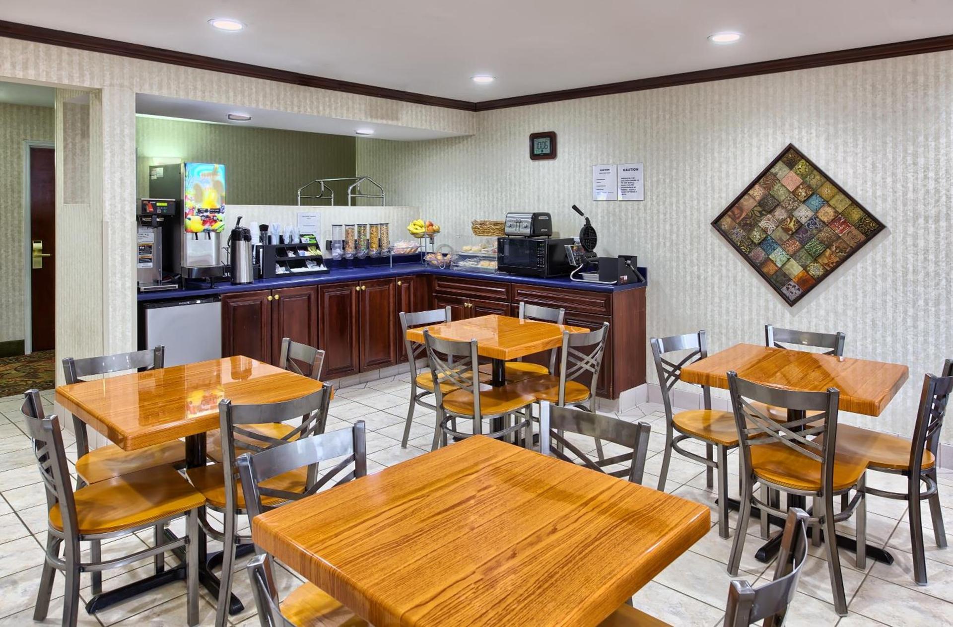 Country Hearth Inn of Knightdale photo 9