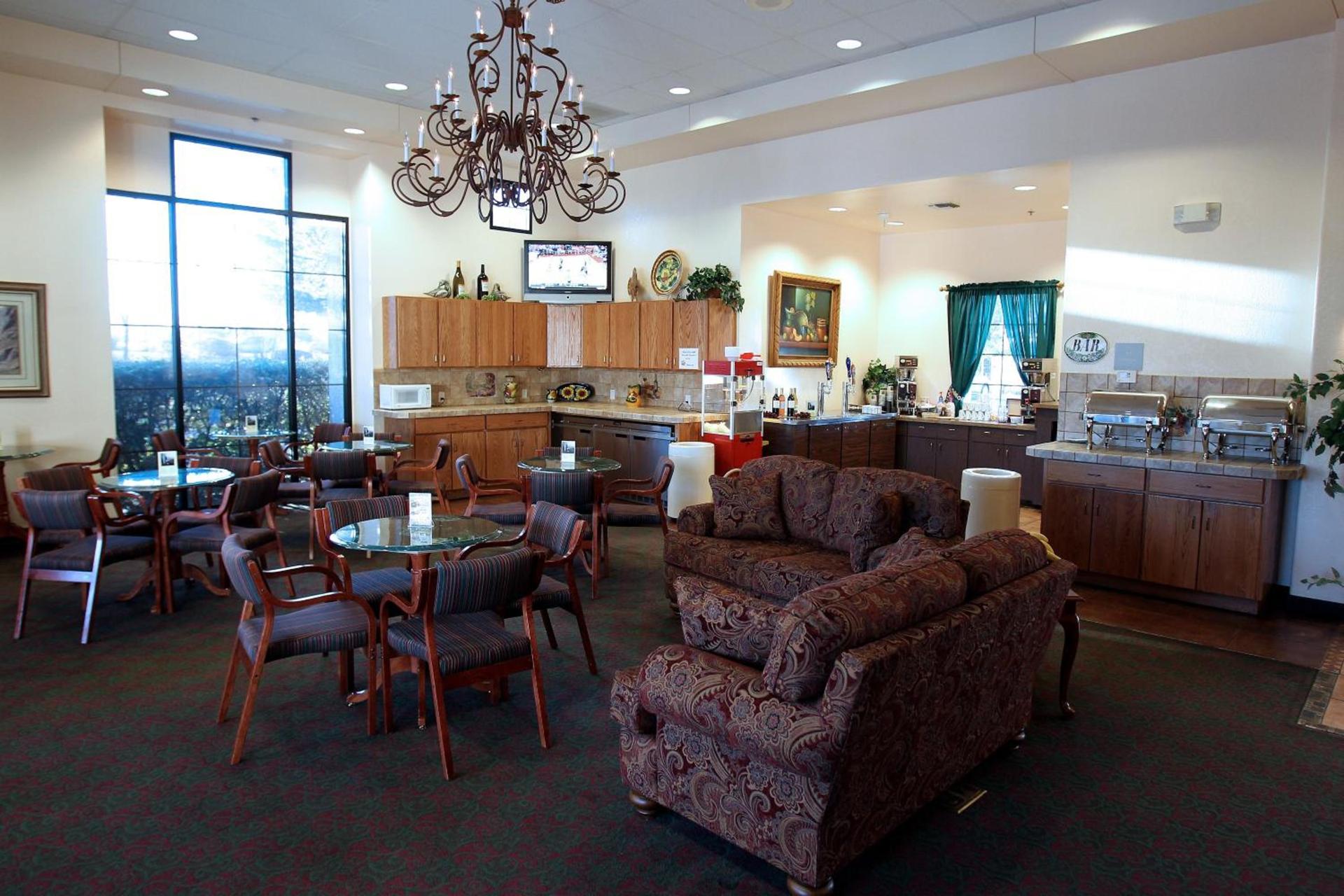 Gateway Studio Suites photo 17