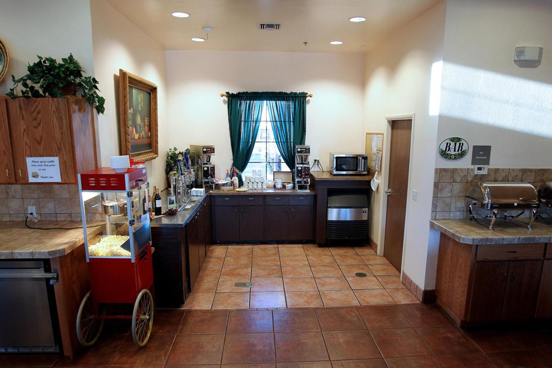 Gateway Studio Suites photo 16