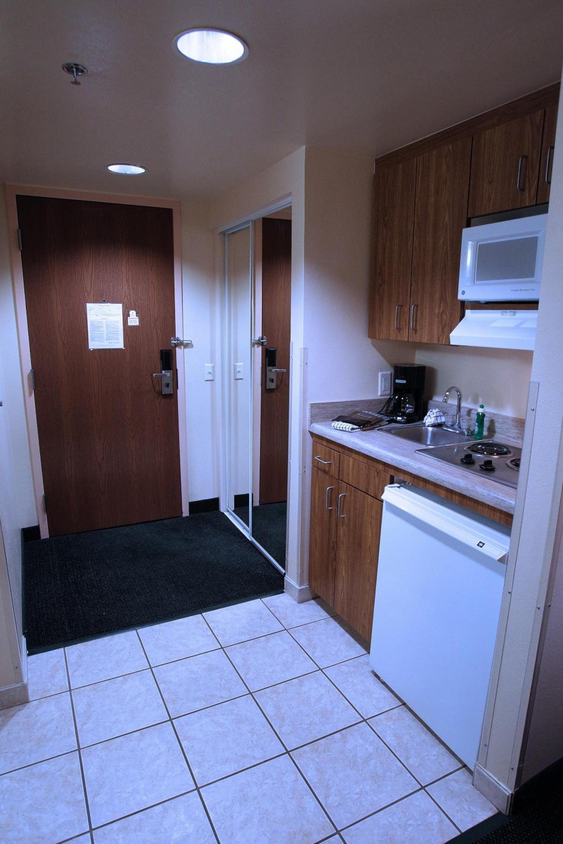 Gateway Studio Suites photo 30