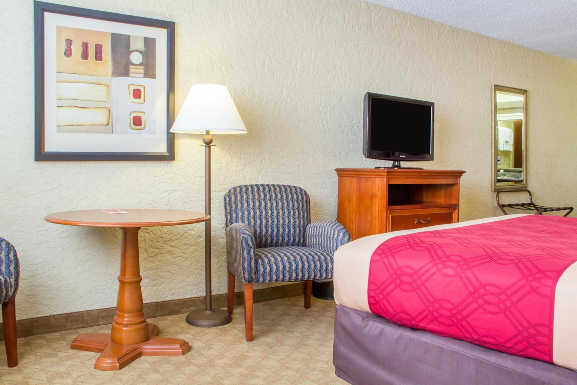 Econo Lodge Broken Arrow-Tulsa photo 14